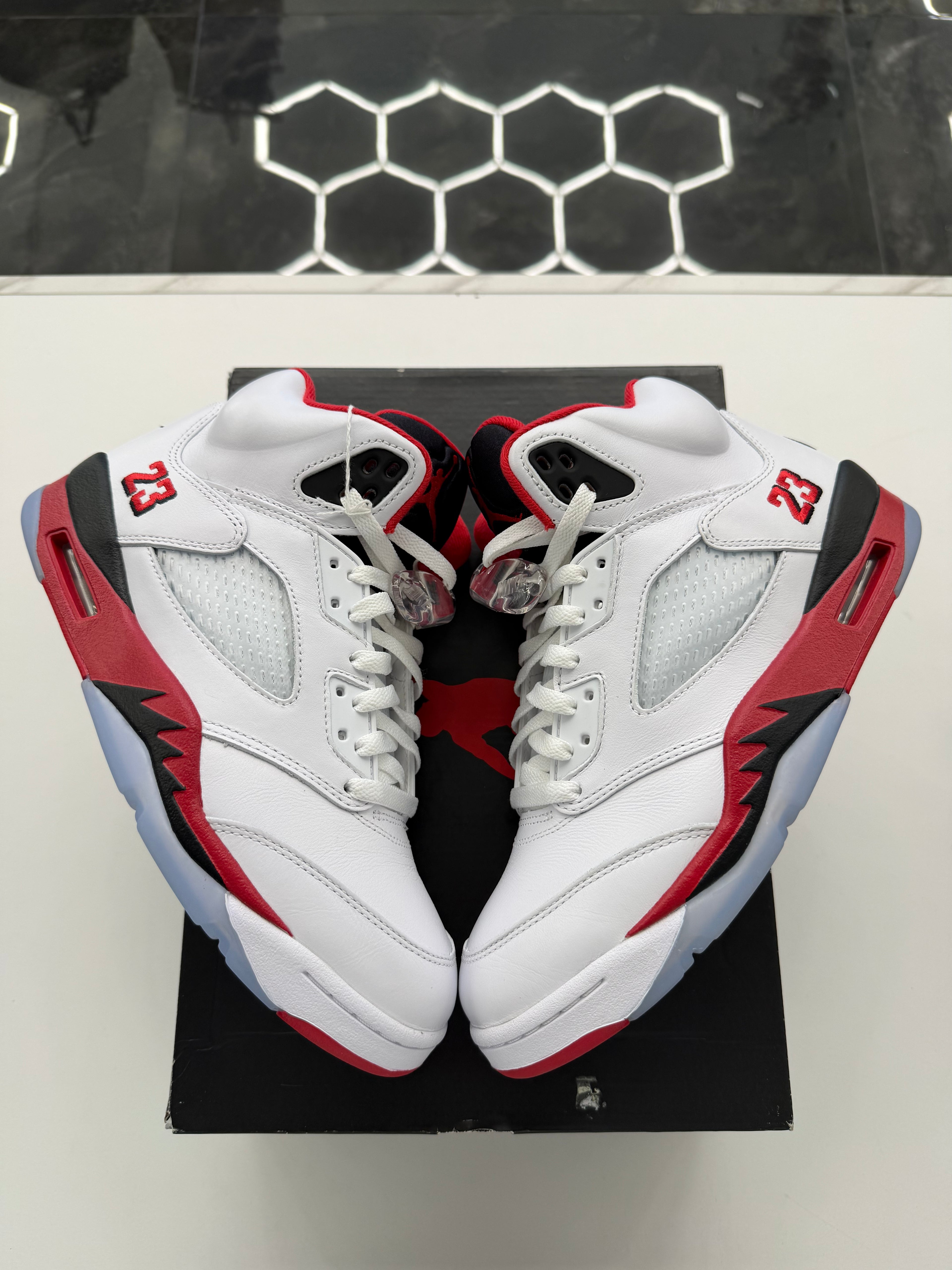 Jordan 5 Retro Fire Red Black Tongue (2025)