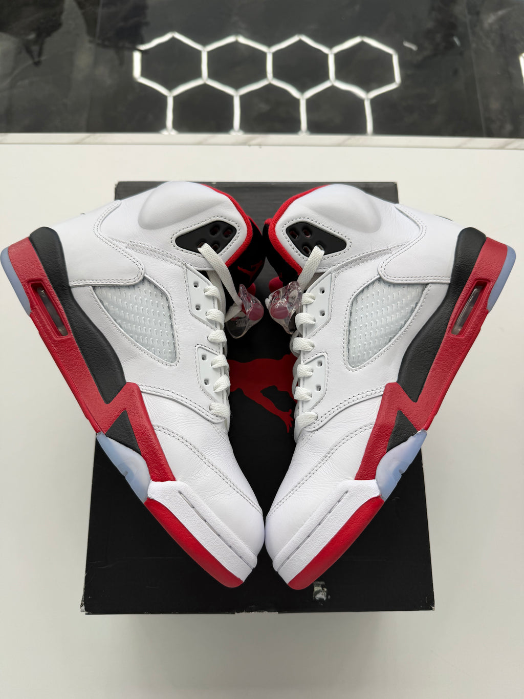 Jordan 5 Retro Fire Red Black Tongue (2025)