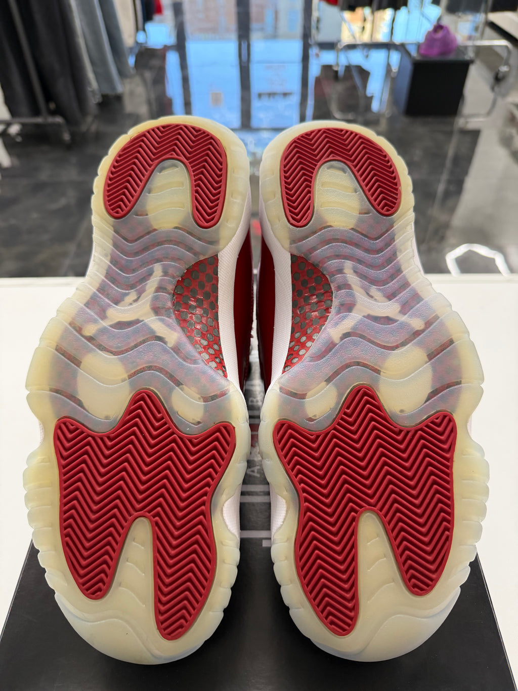 Jordan 11 Retro Cherry (2022)
