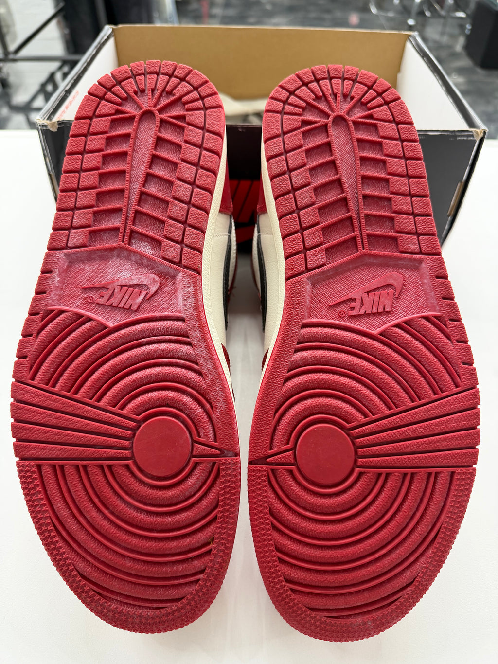 Jordan 1 Retro High OG Chicago Lost and Found (NO LID)