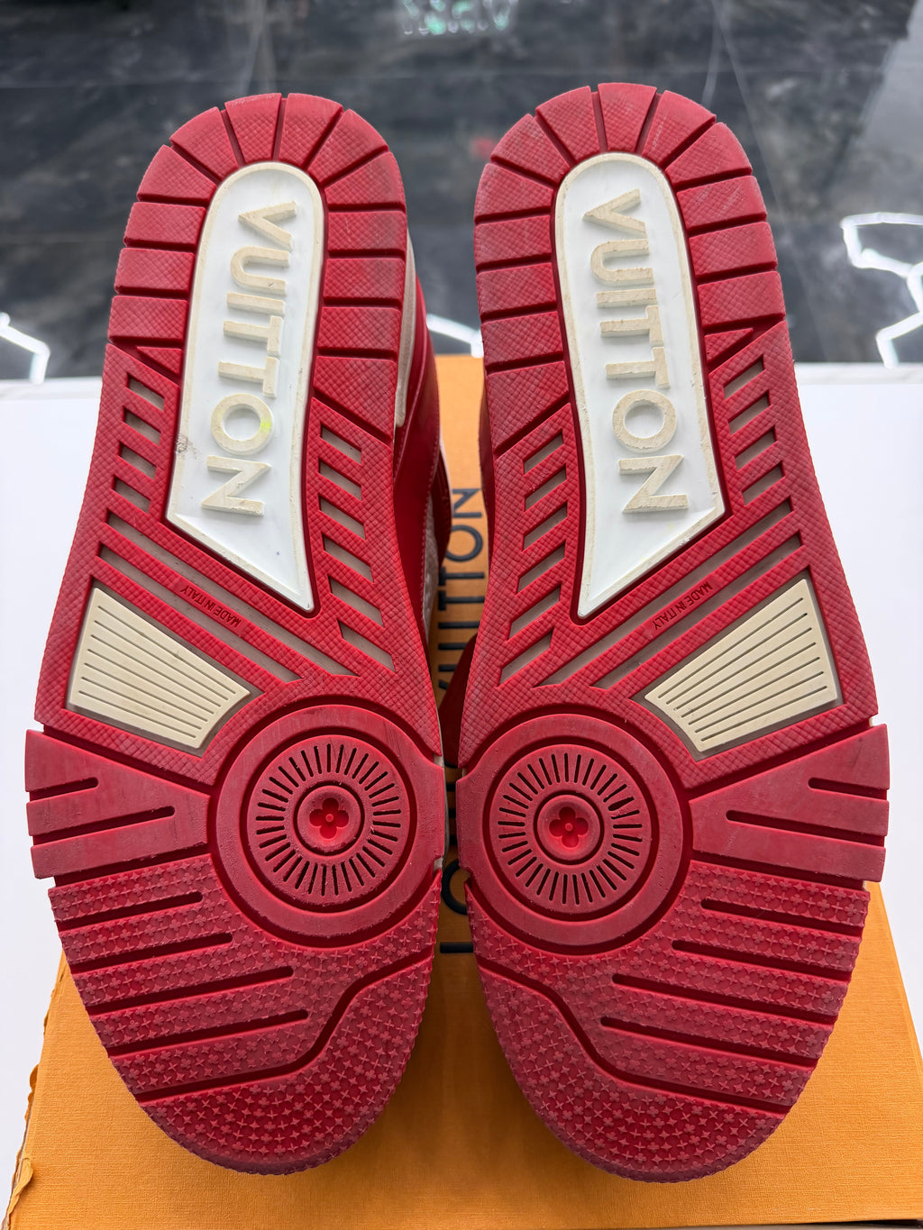 Louis Vuitton White/Red Trainer