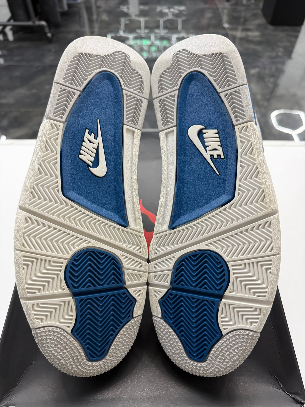 Jordan 4 Retro Military Blue (2024)