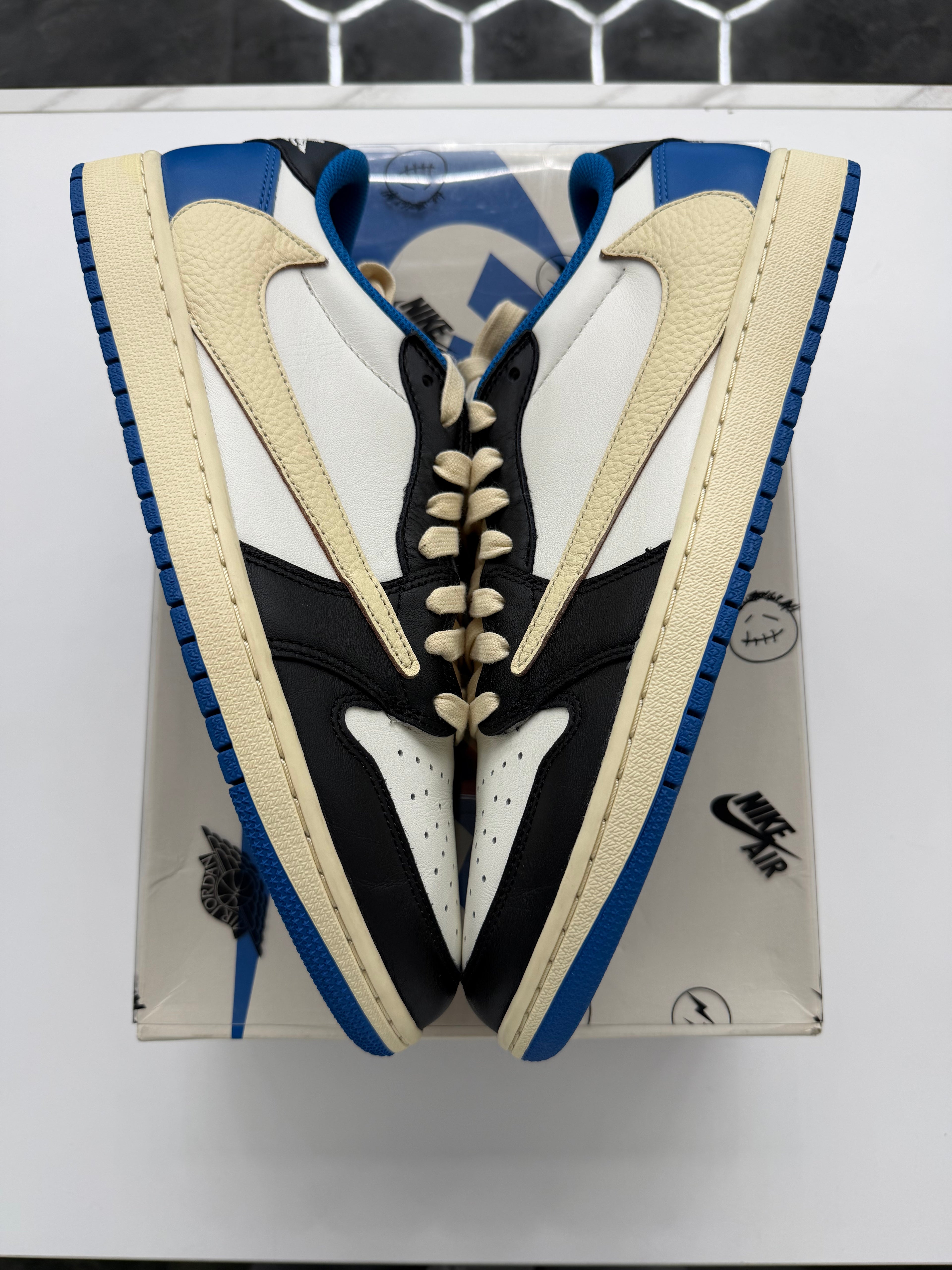 Jordan 1 Retro Low OG SP Fragment x Travis Scott