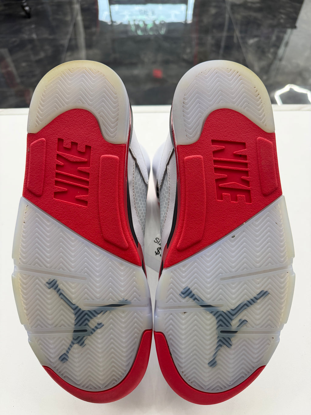 Jordan 5 Retro in the 'Fire Red' (NO BOX)