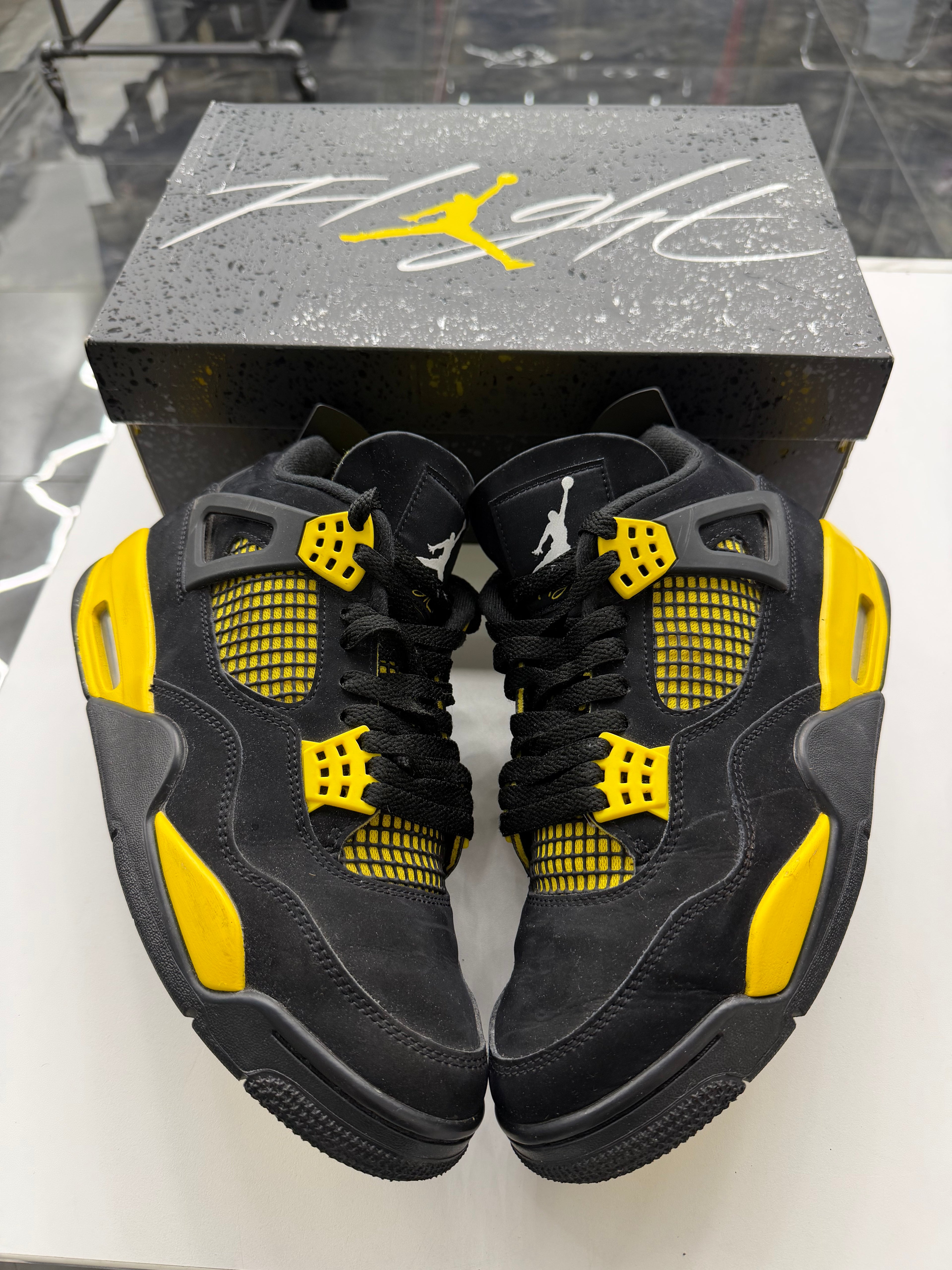 Jordan 4 Retro Thunder (2023)