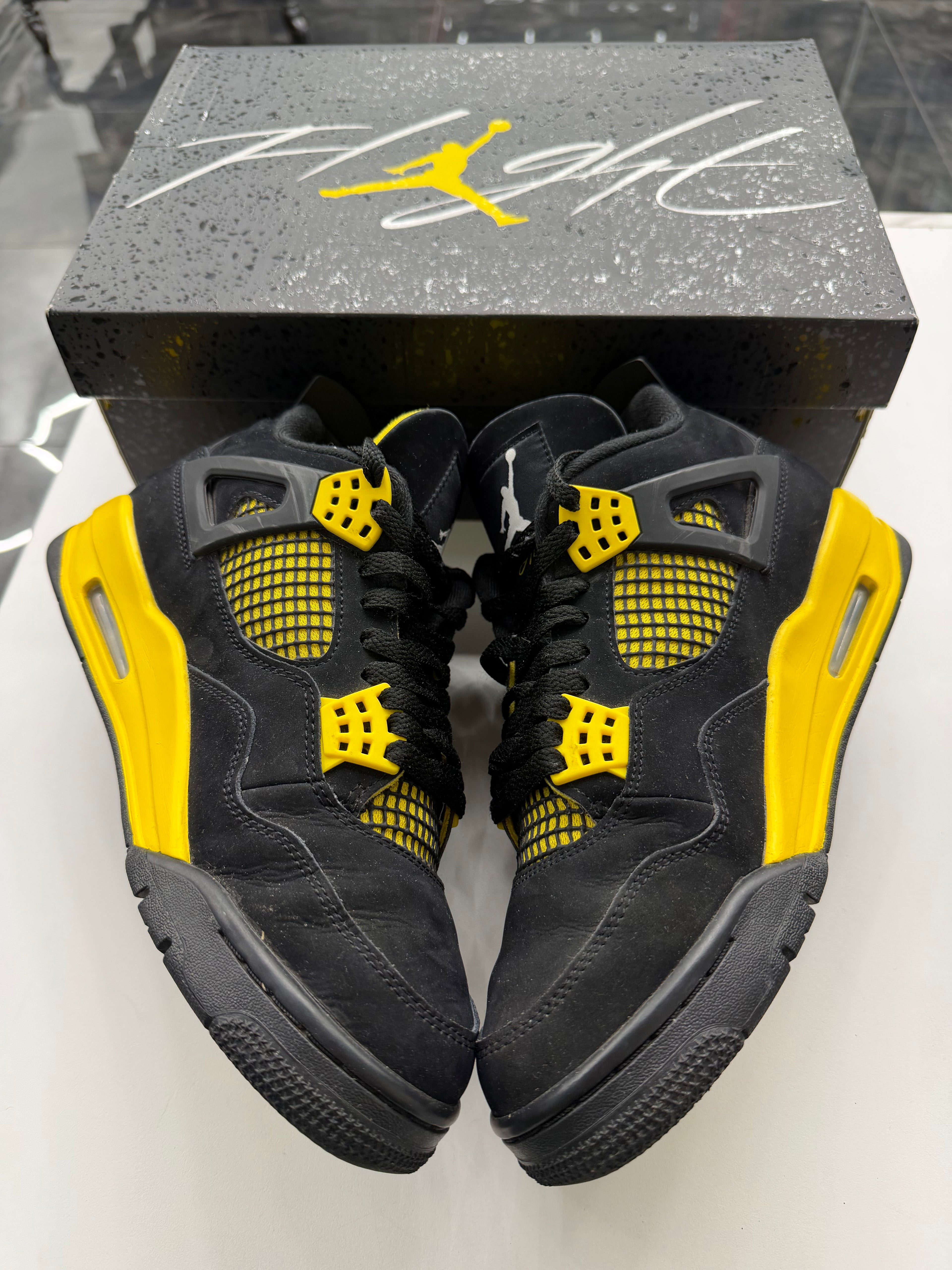Jordan 4 Retro Thunder (2023)