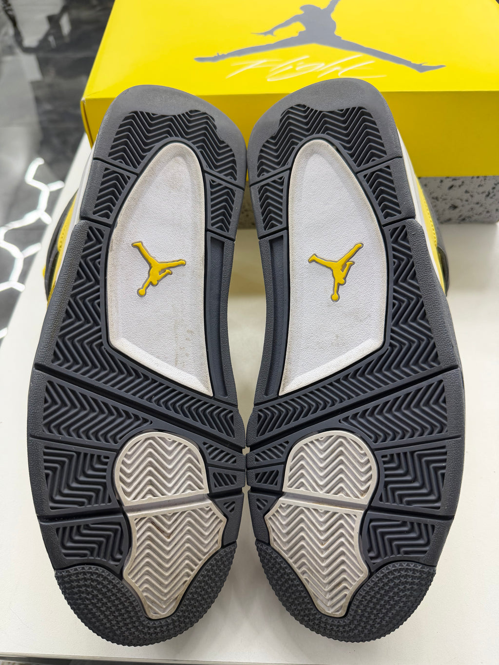 Jordan 4 Retro Lightning (2021)