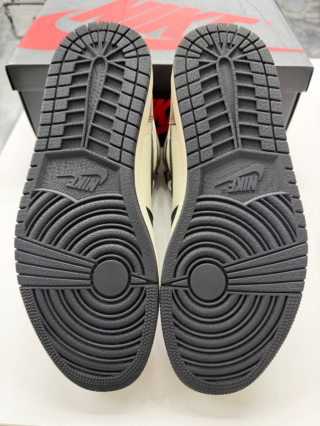 Jordan 1 Retro High Dark Mocha