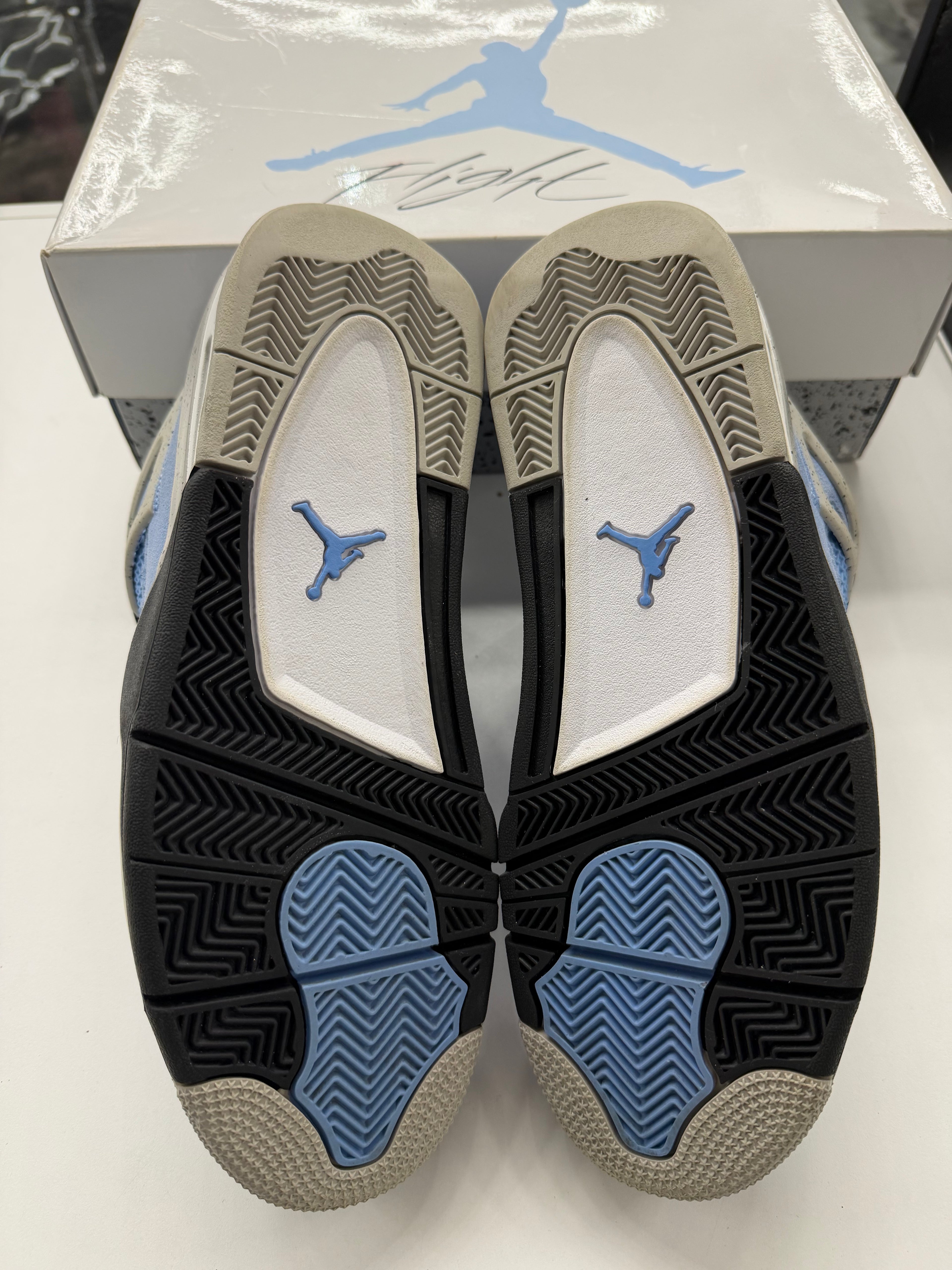 Jordan 4 Retro University Blue