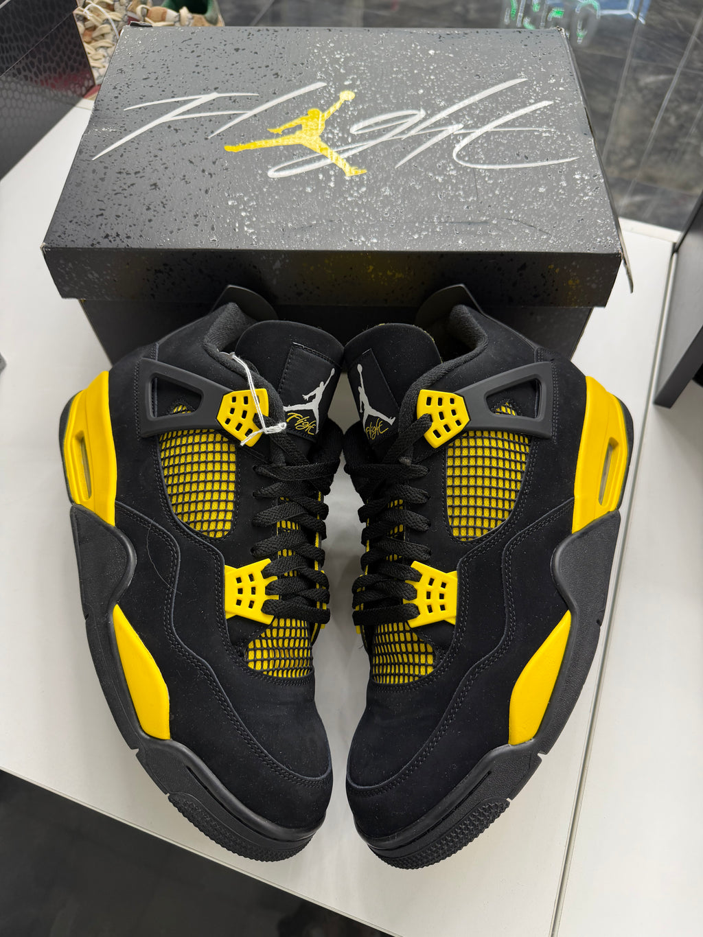 Jordan 4 Retro Thunder (2023)