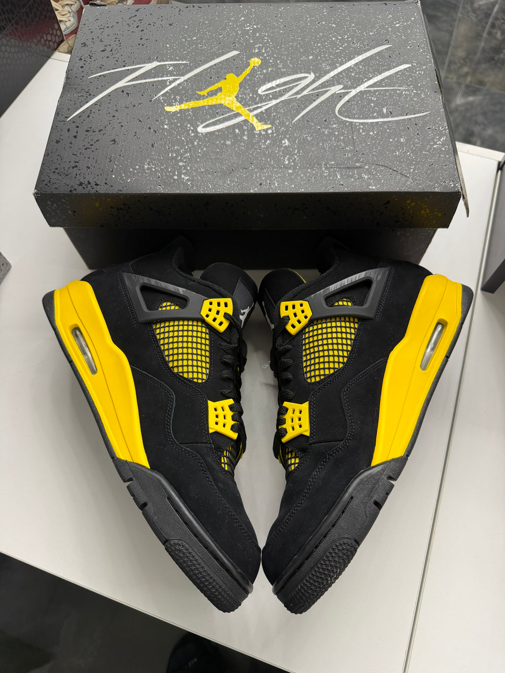 Jordan 4 Retro Thunder (2023)