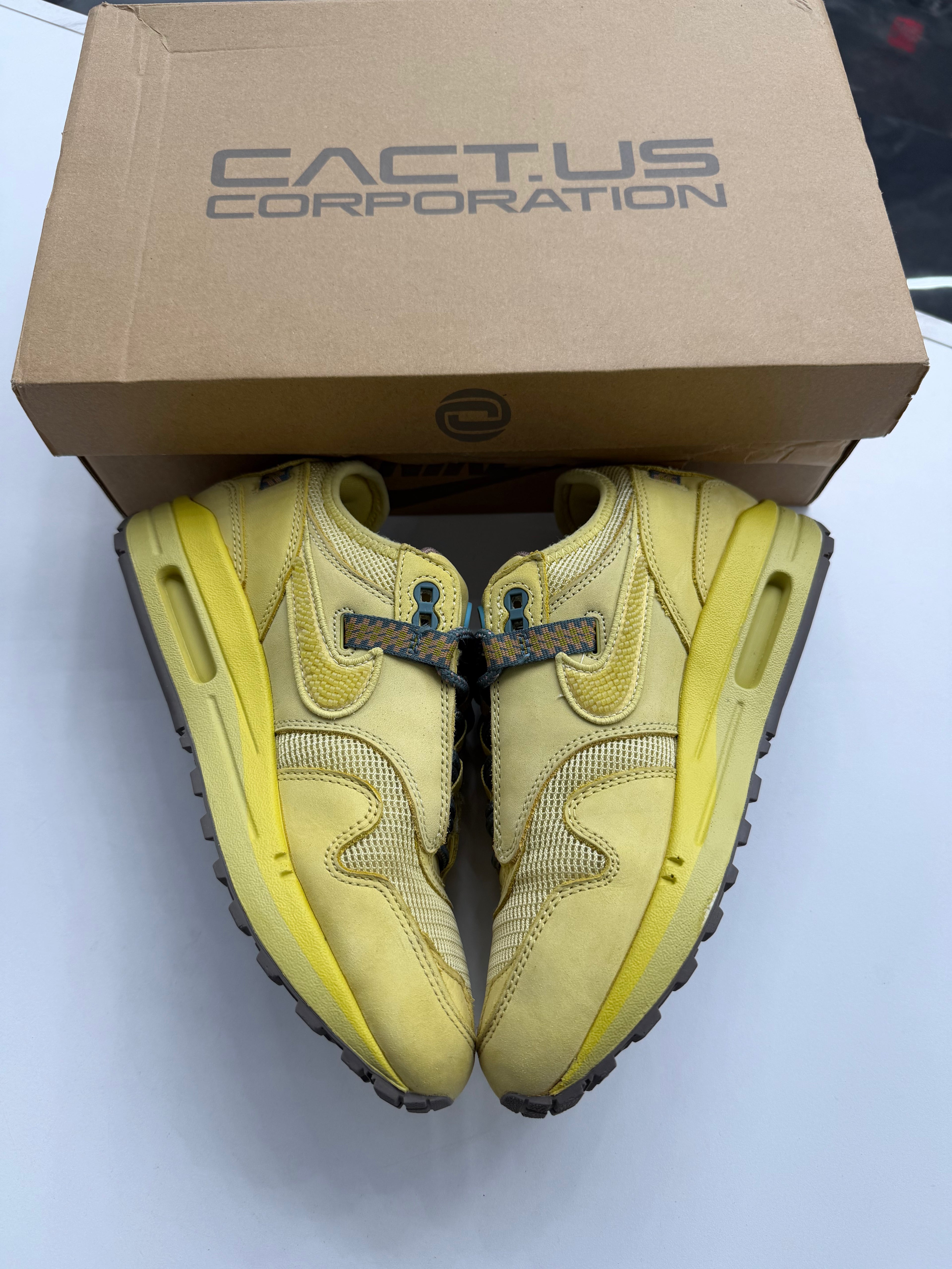 Air Max 1 Travis Scott Cactus Jack Saturn Gold