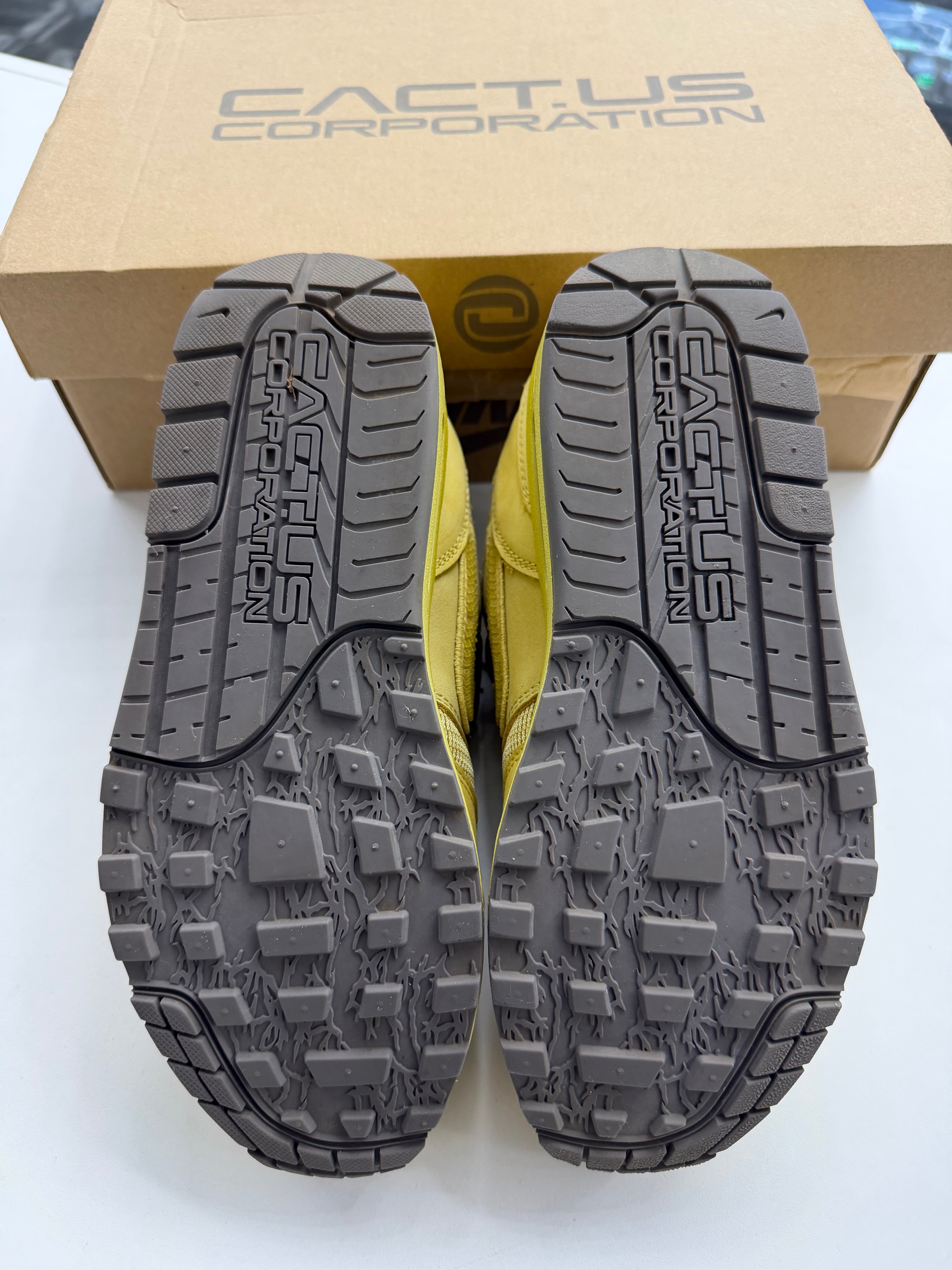 Air Max 1 Travis Scott Cactus Jack Saturn Gold