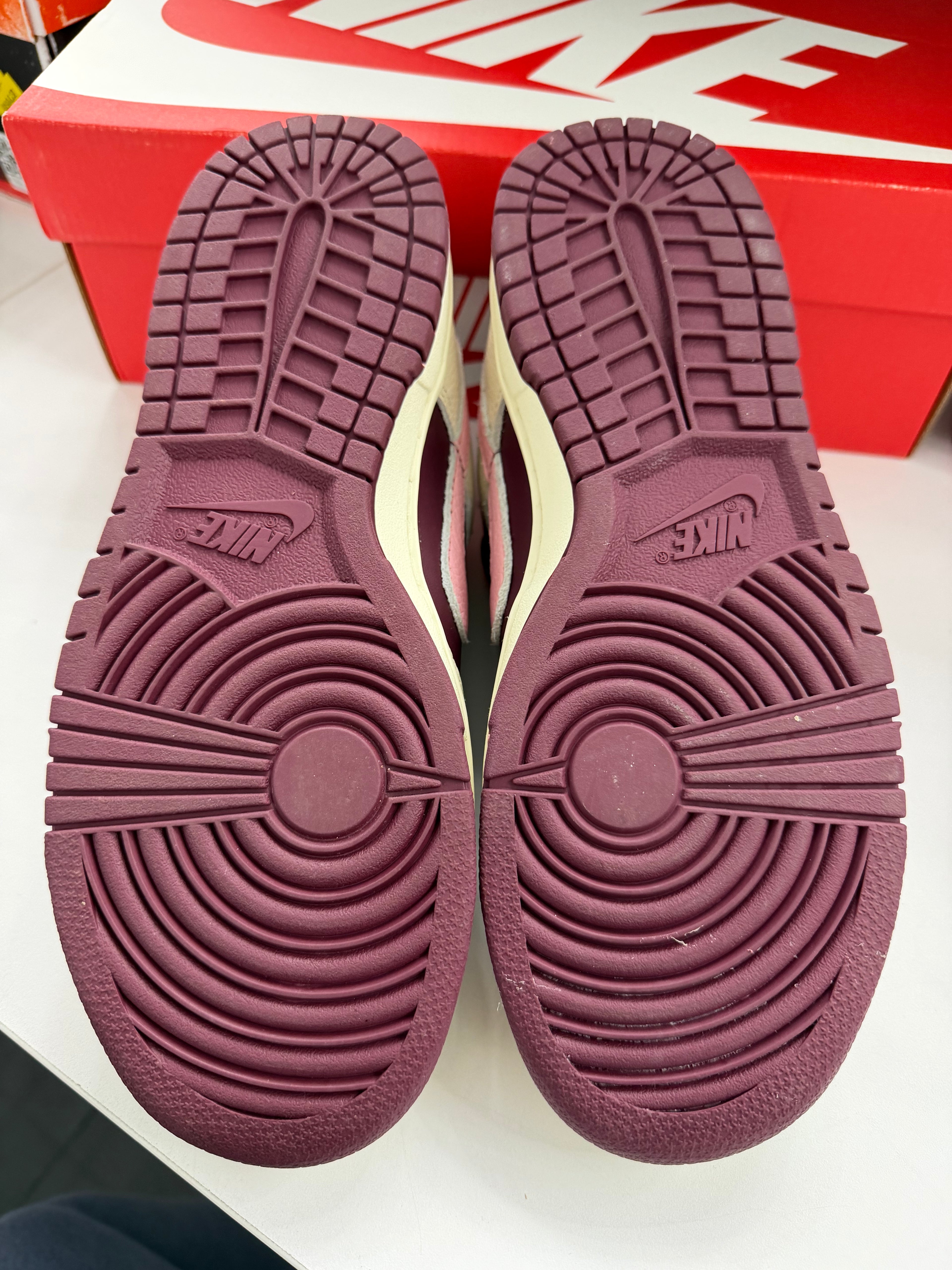 Dunk Low Retro PRM Valentine’s Day (2023)