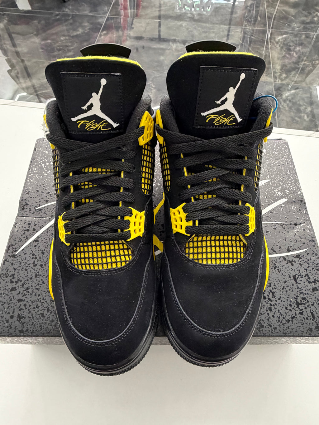 Jordan 4 Retro Thunder (2023)