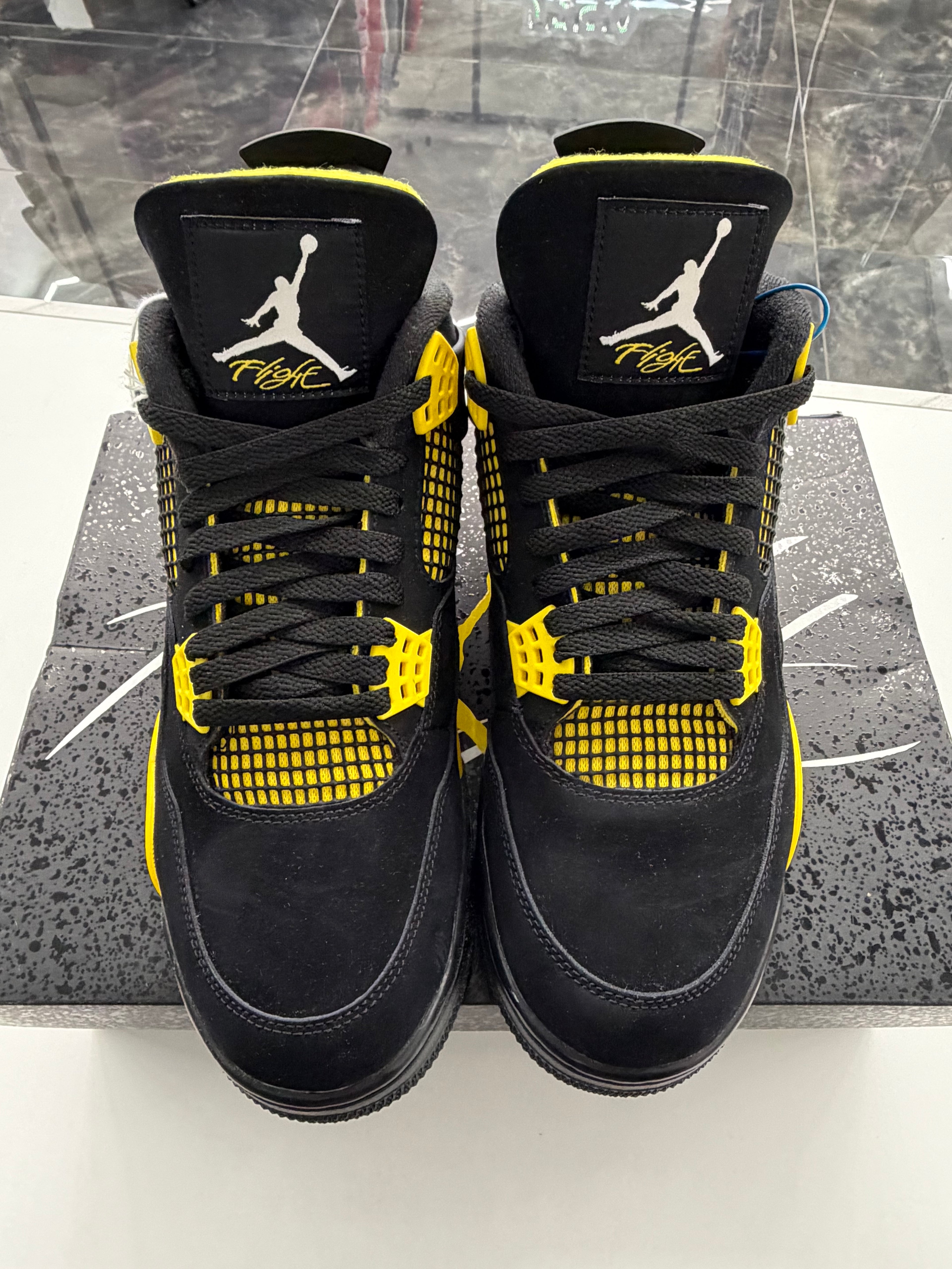 Jordan 4 Retro Thunder (2023)