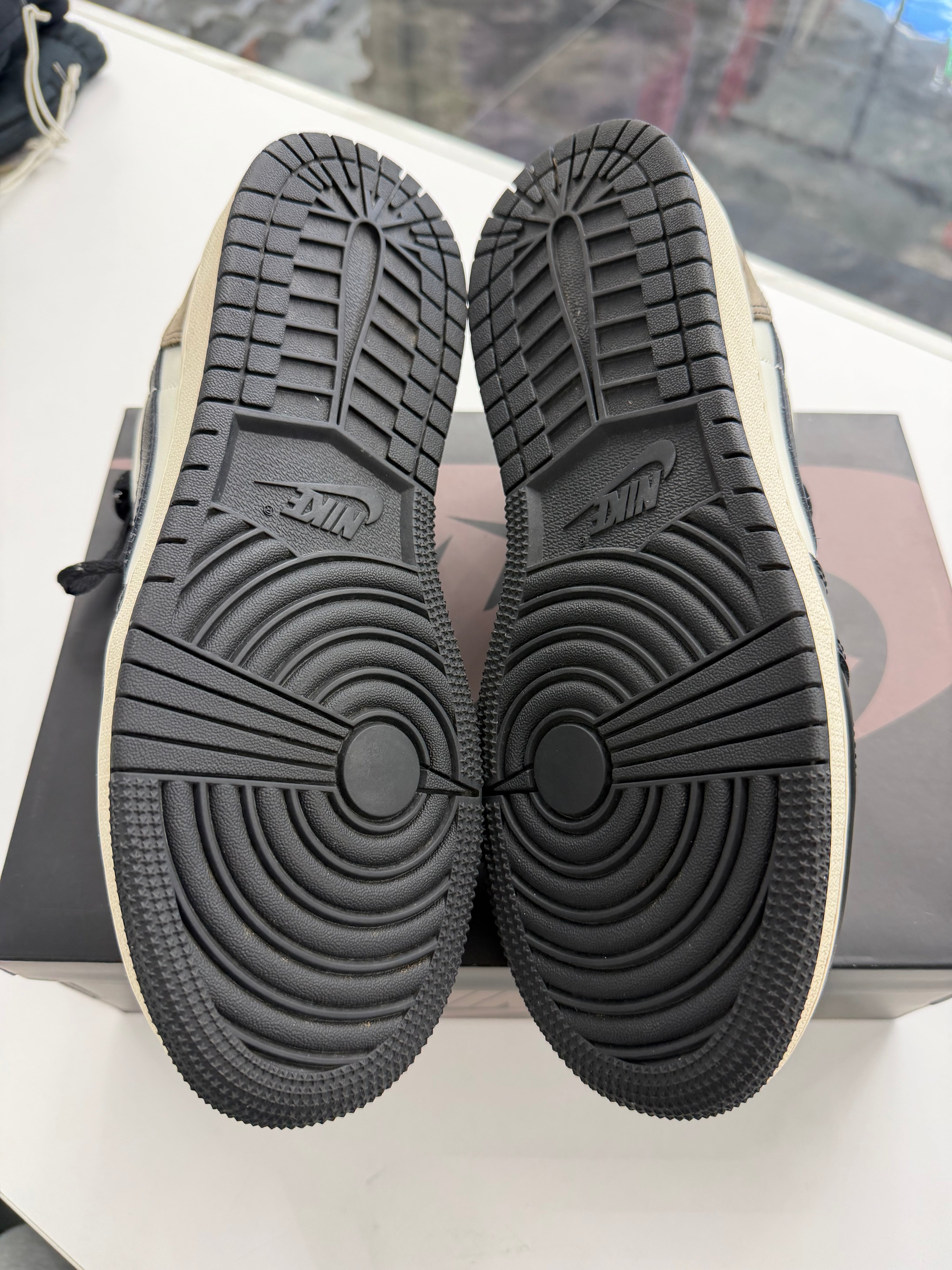 Jordan 1 Retro Low OG Mocha (GS)