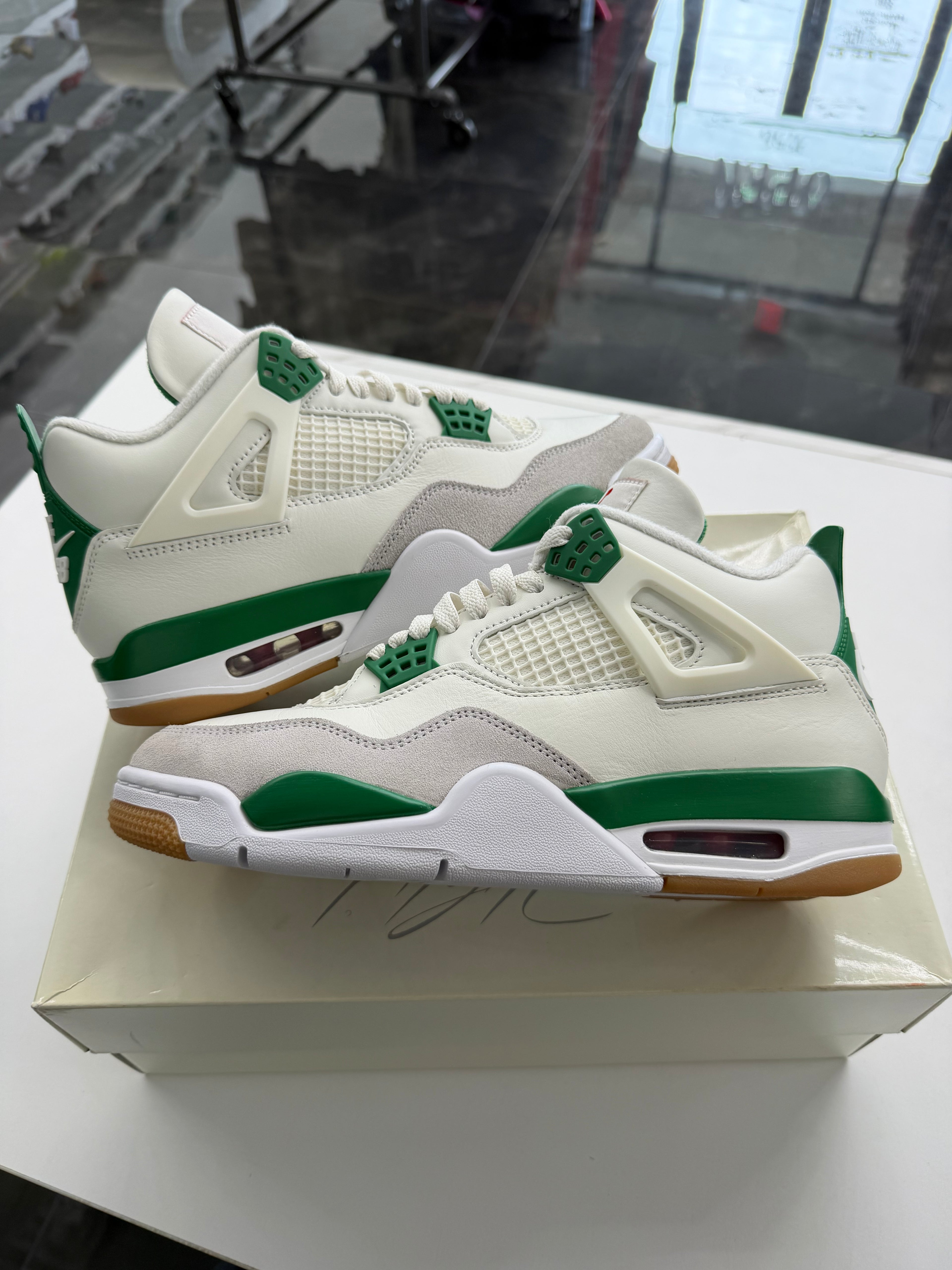 Jordan 4 Retro SB Pine Green