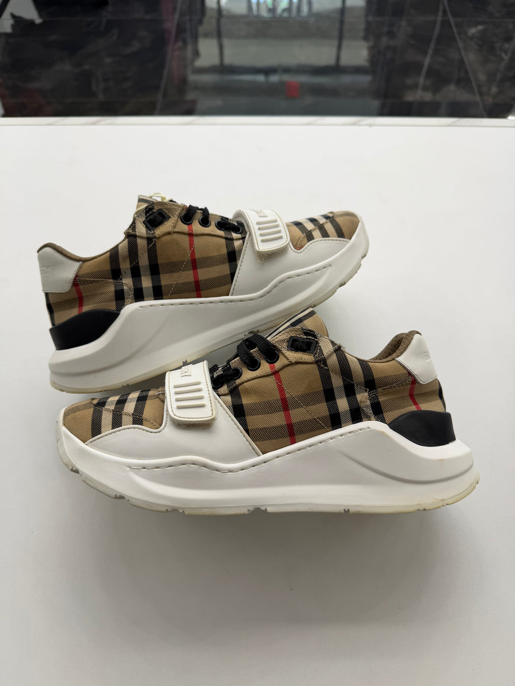 Burberry New Regis (NO BOX)