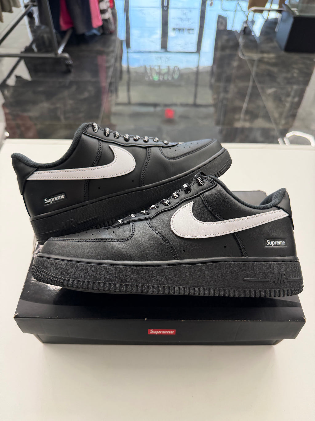 Nike Air Force 1 Low Supreme Black White