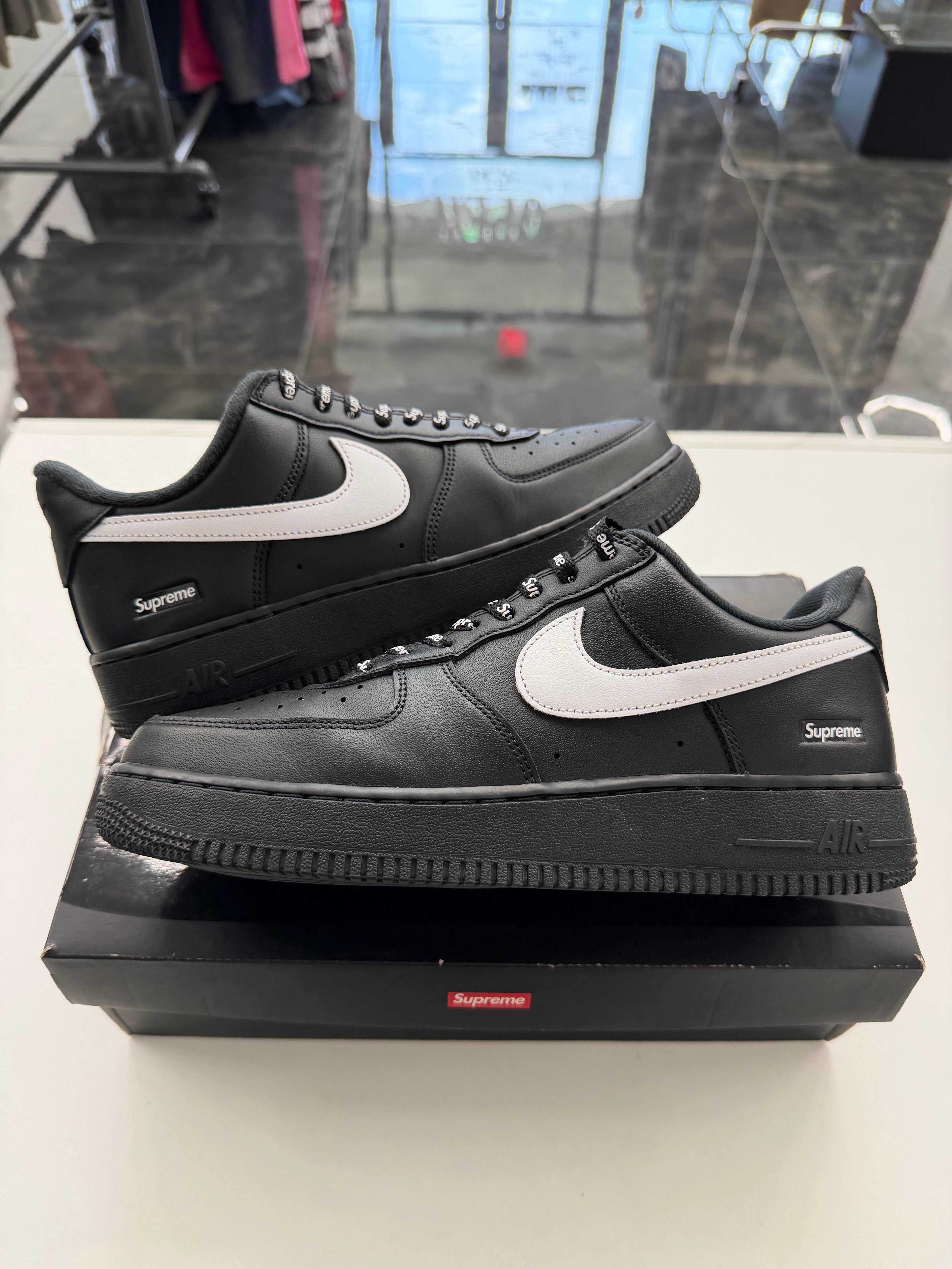 Nike Air Force 1 Low Supreme Black White