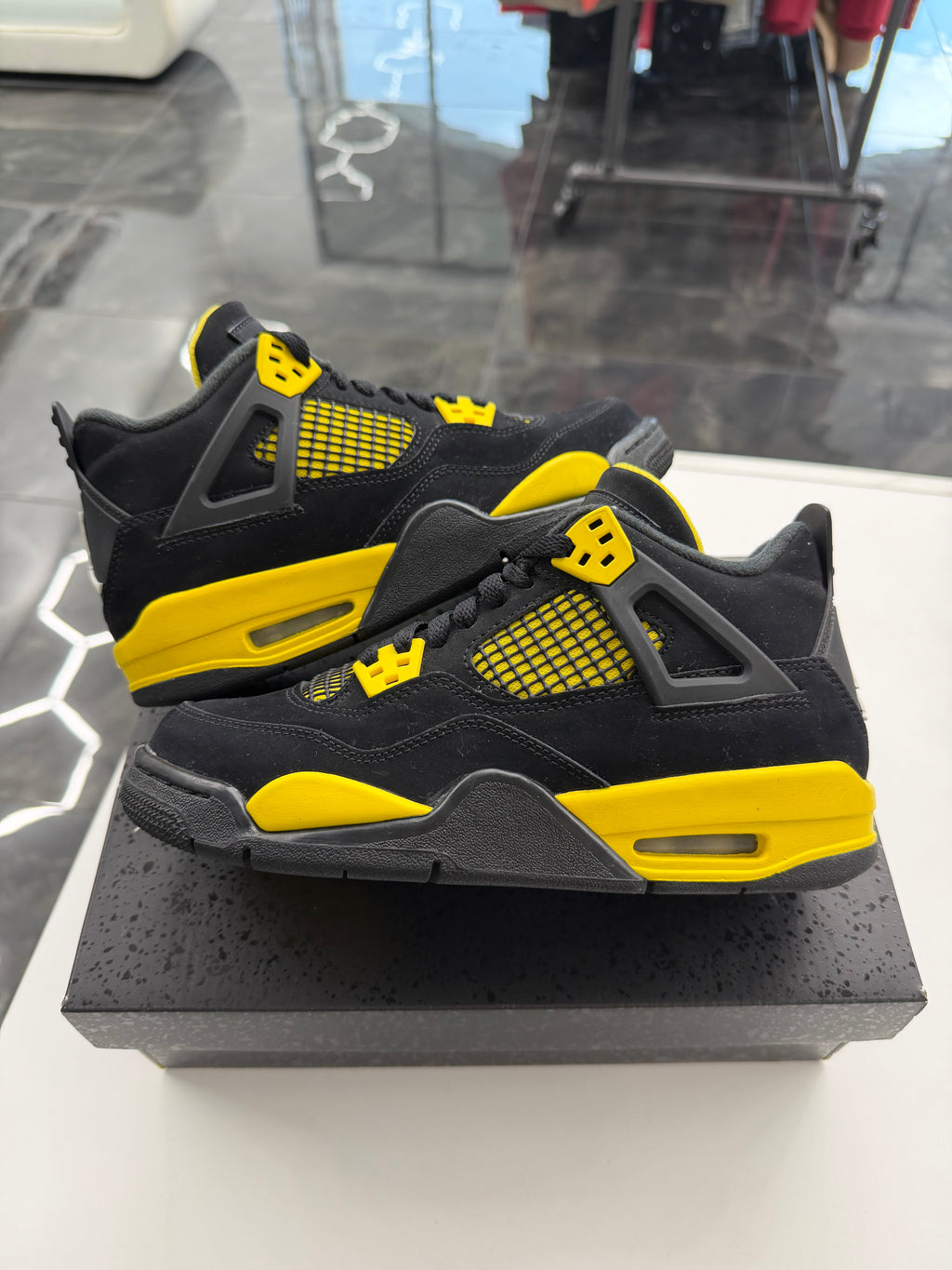 Jordan 4 Retro Thunder (2023) (GS)