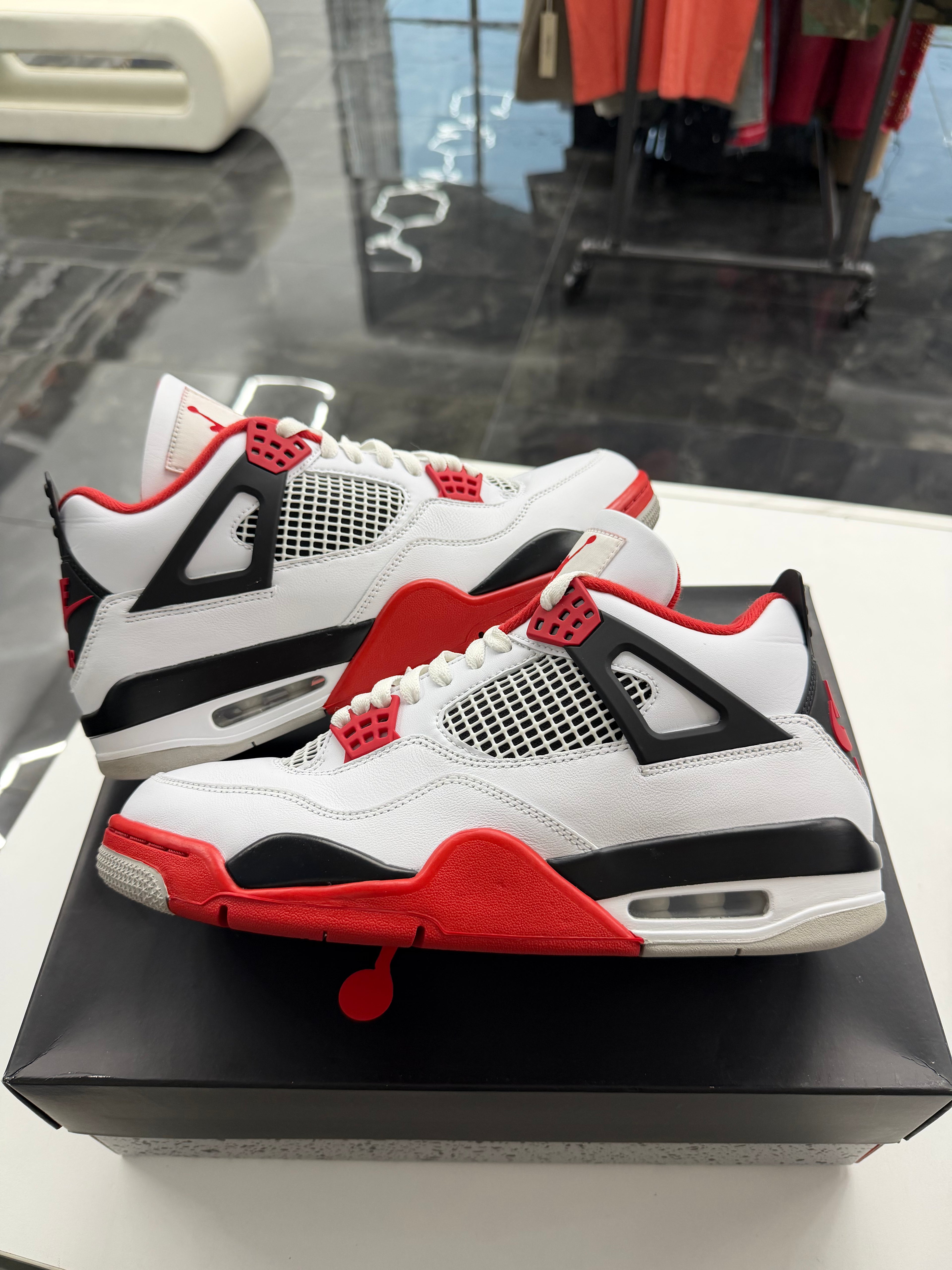 Jordan 4 Retro Fire Red (2020)