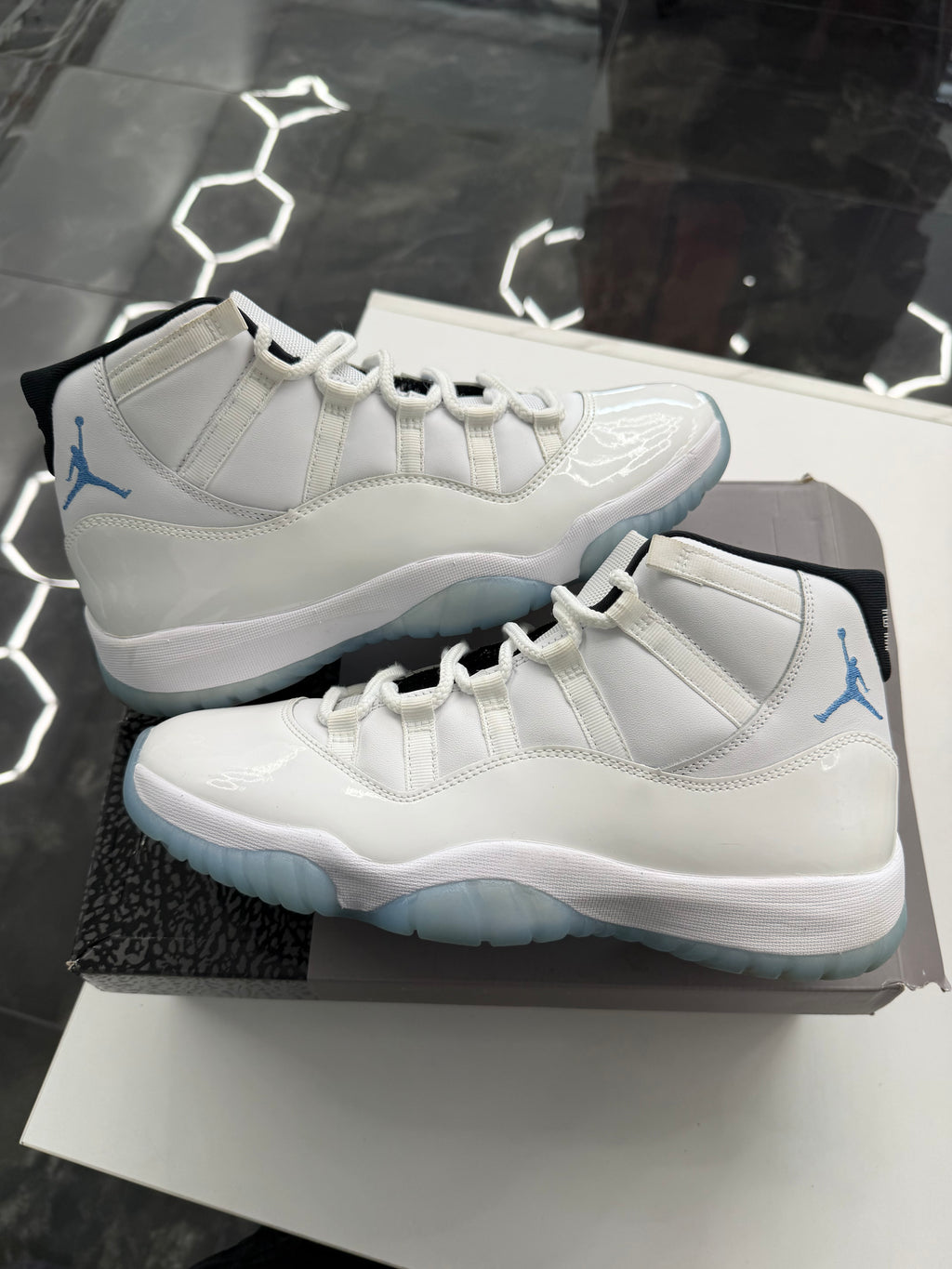 Jordan 11 Retro "Legend Blue" (REPLACEMENT BOX)