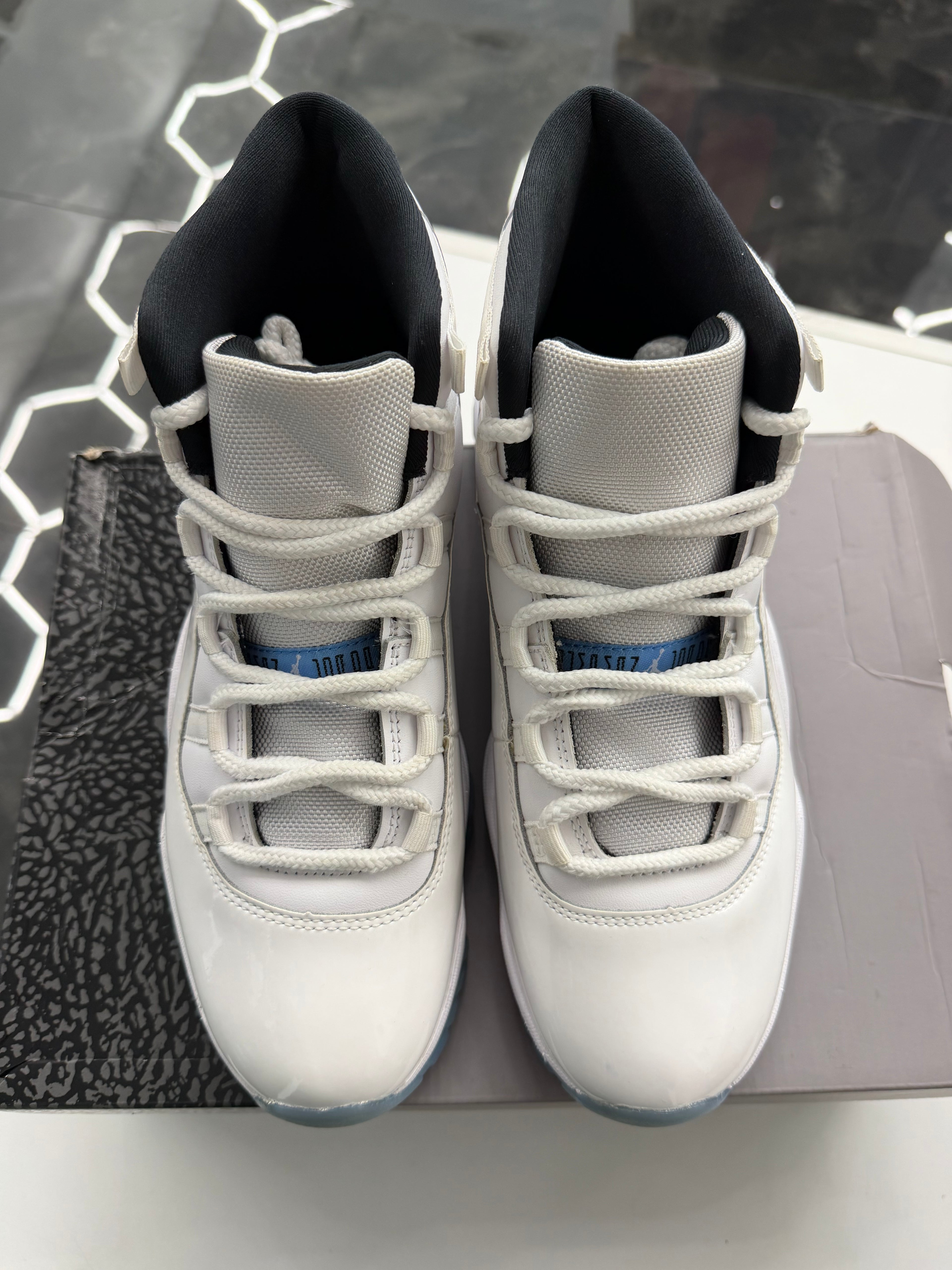 Jordan 11 Retro "Legend Blue" (REPLACEMENT BOX)