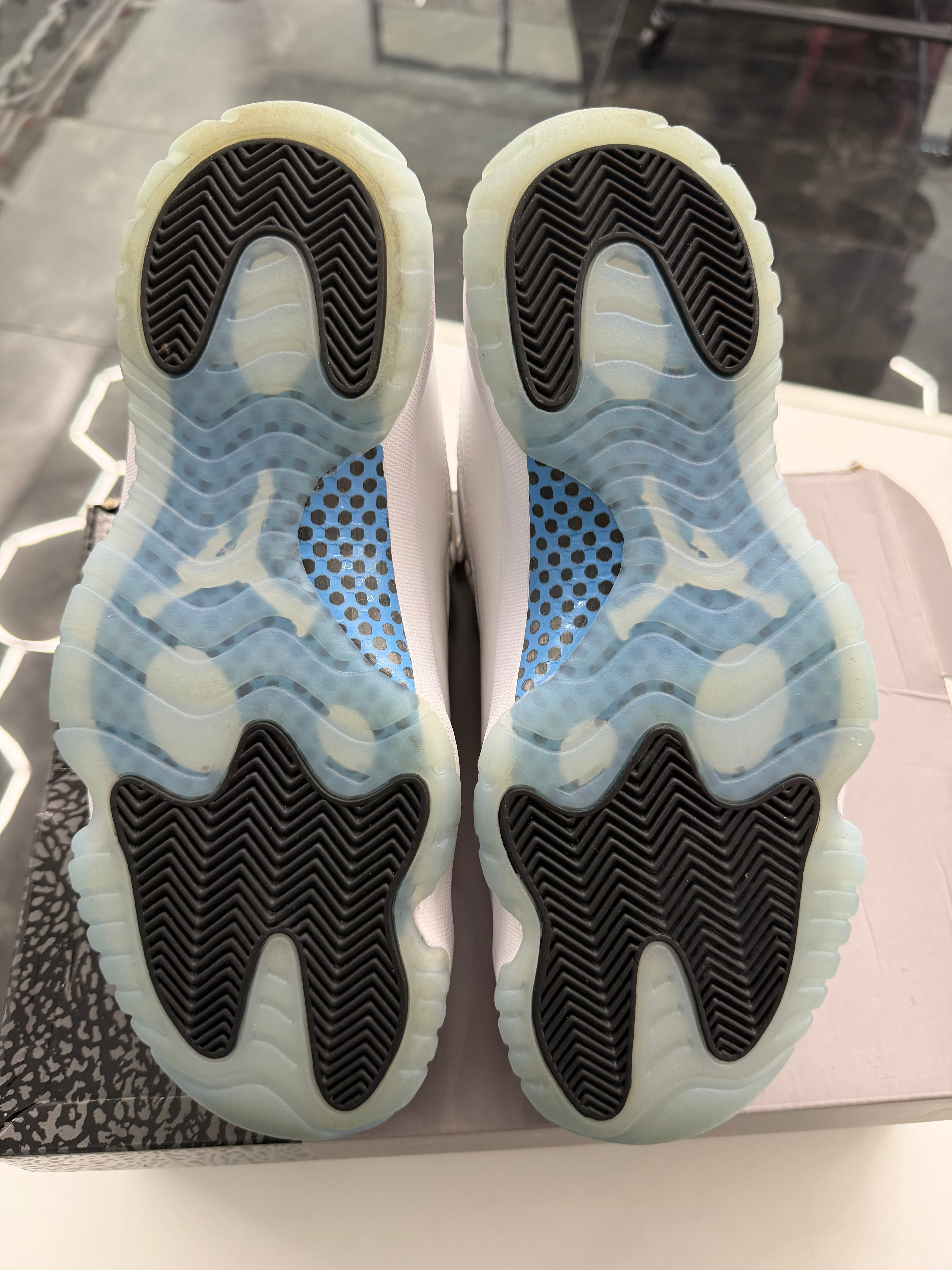 Jordan 11 Retro "Legend Blue" (REPLACEMENT BOX)