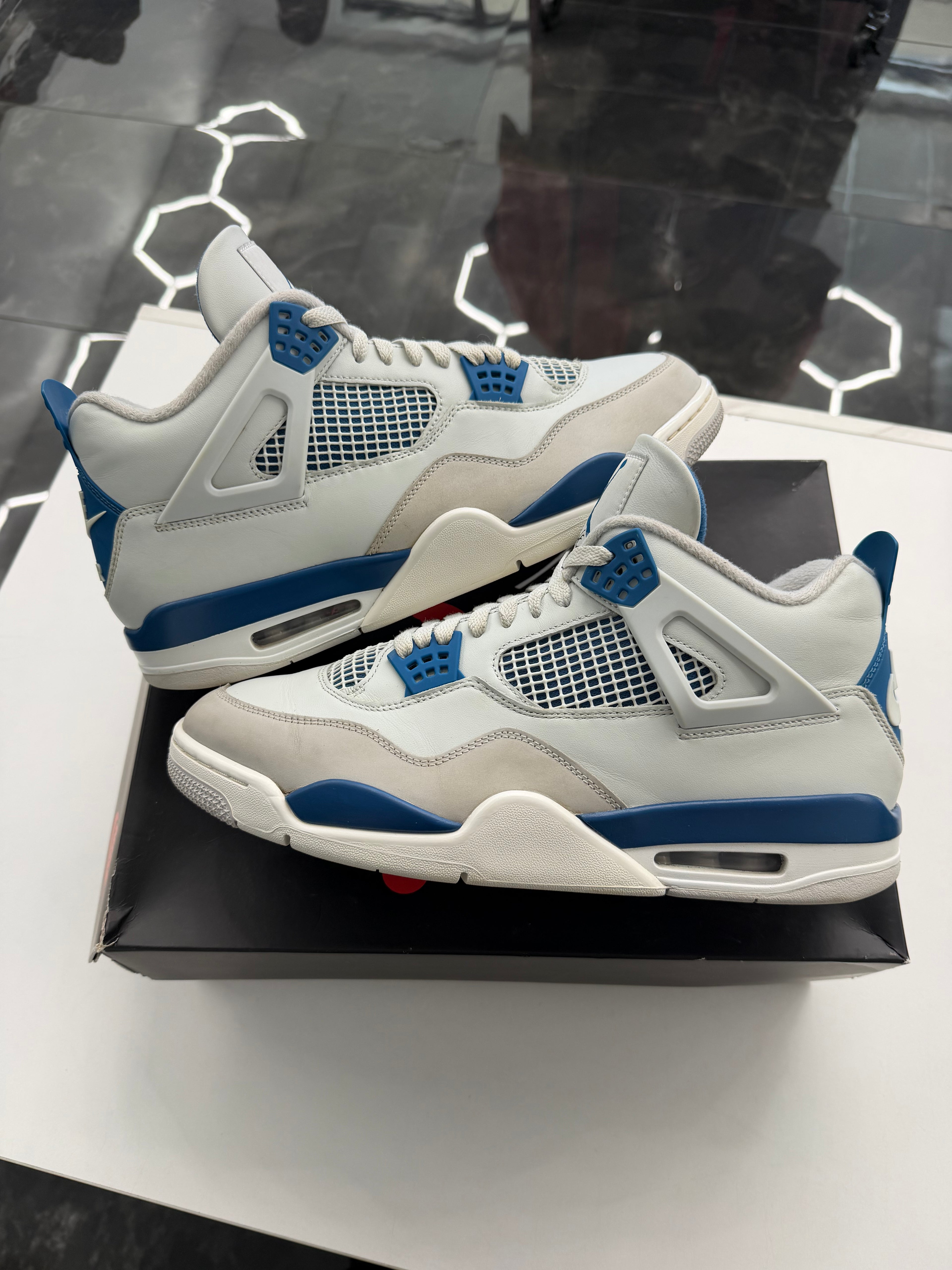 Jordan 4 Retro Military Blue (2024)