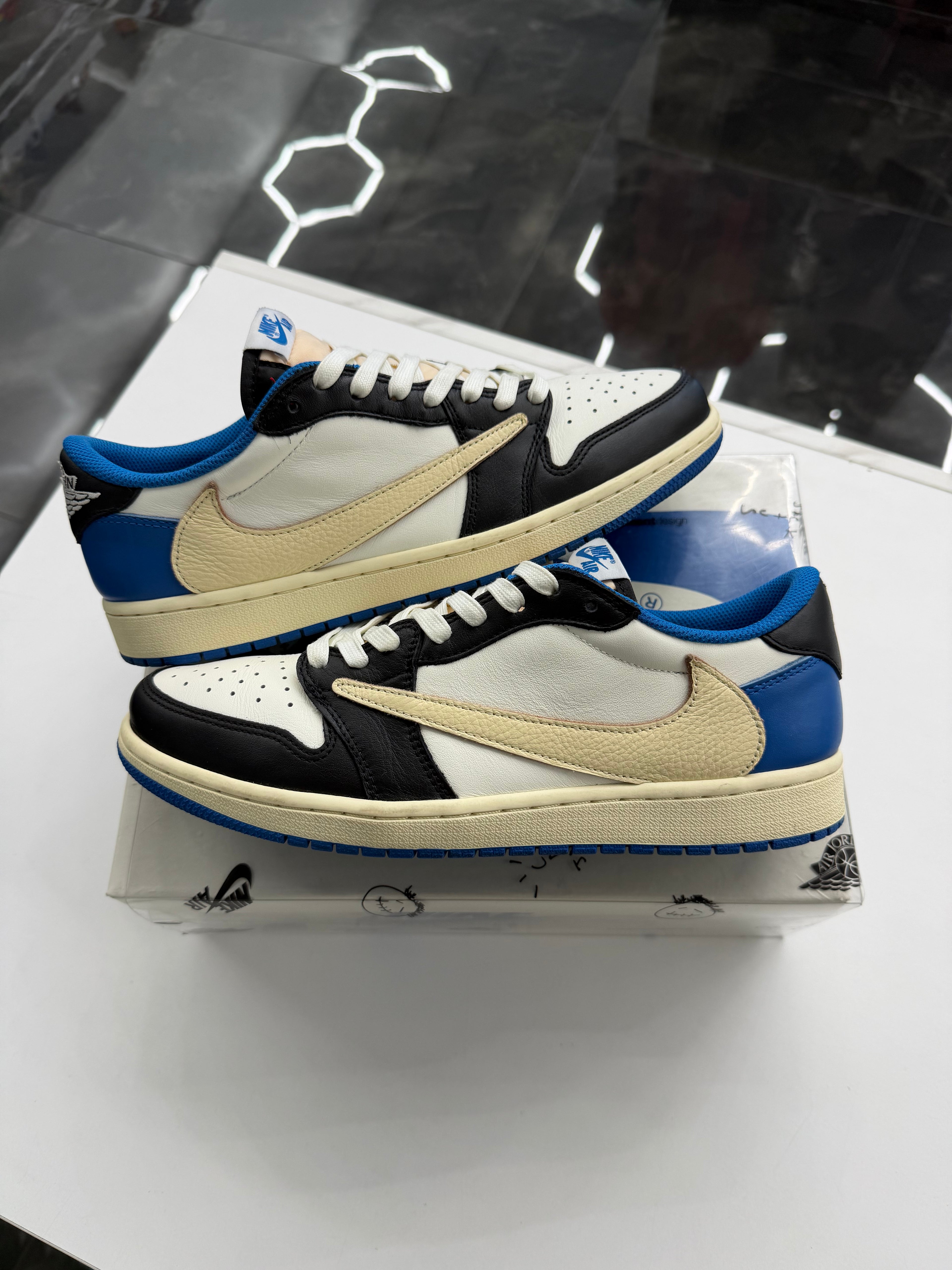Jordan 1 Retro Low OG SP Fragment x Travis Scott
