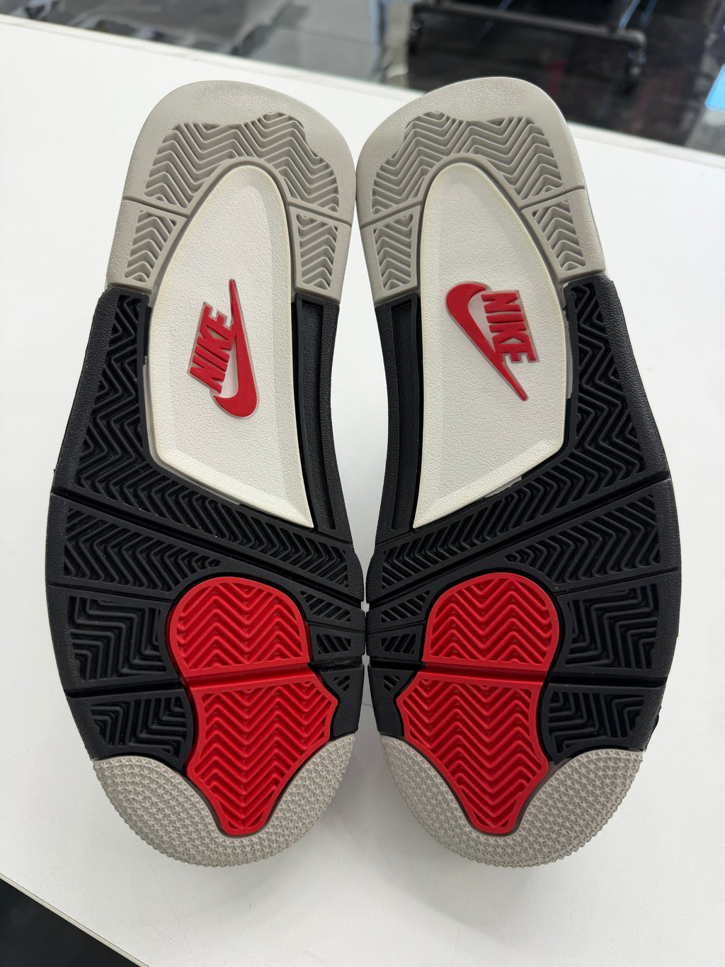 Jordan 4 Retro OG White Cement (2025) (NO BOX)
