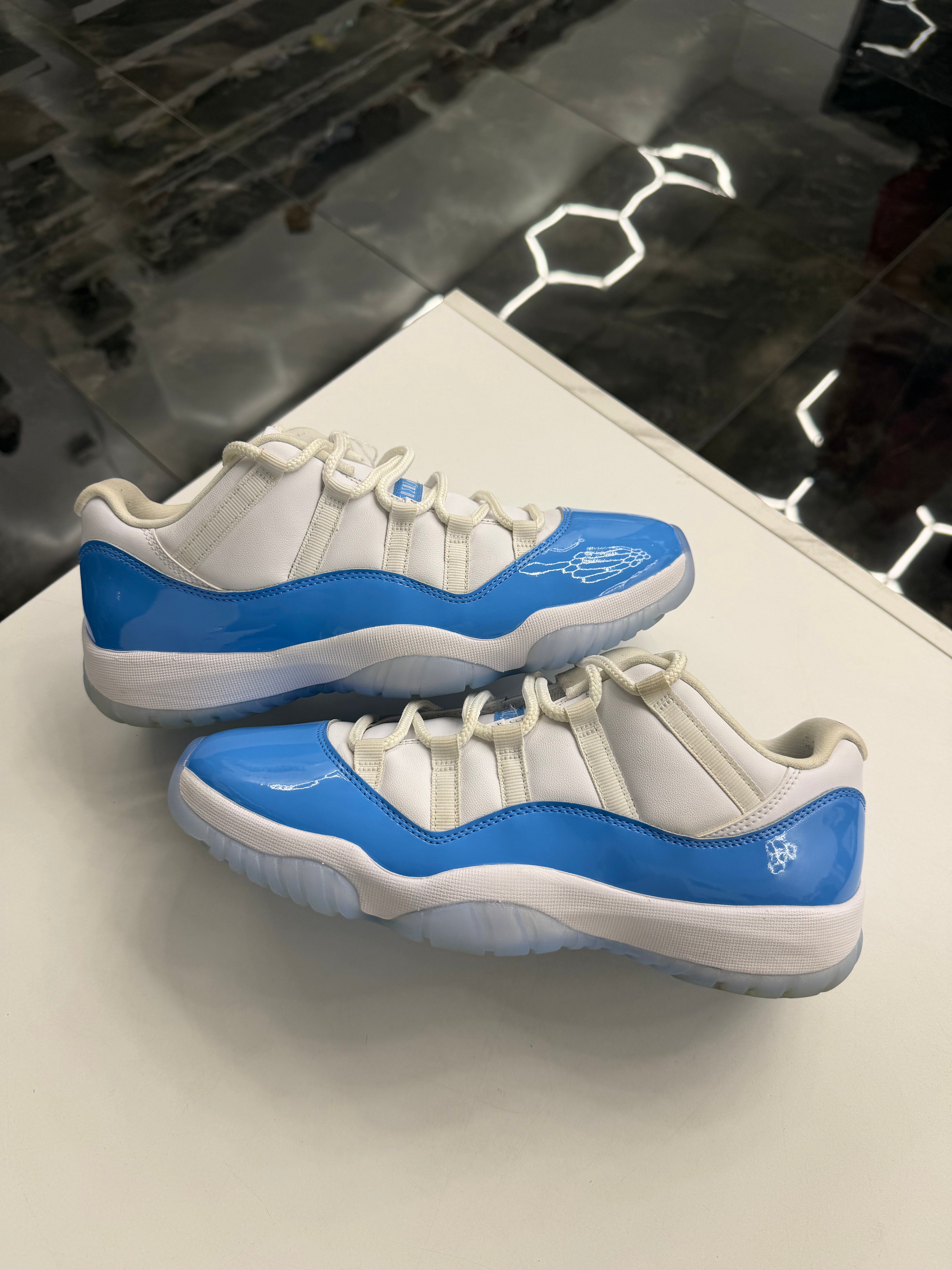 Jordan 11 Retro Low "University Blue"