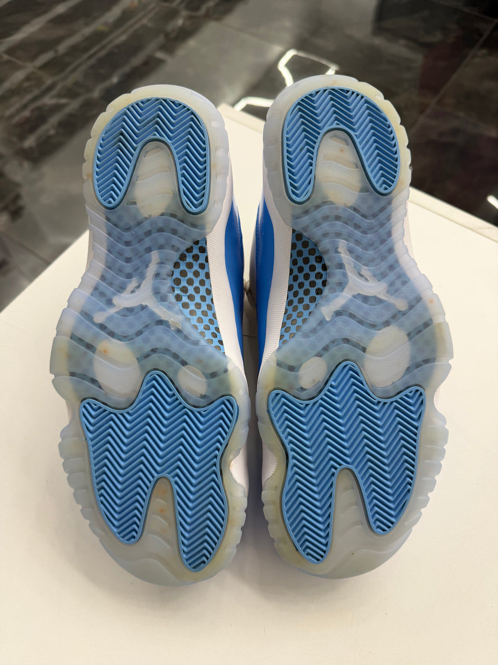 Jordan 11 Retro Low "University Blue"