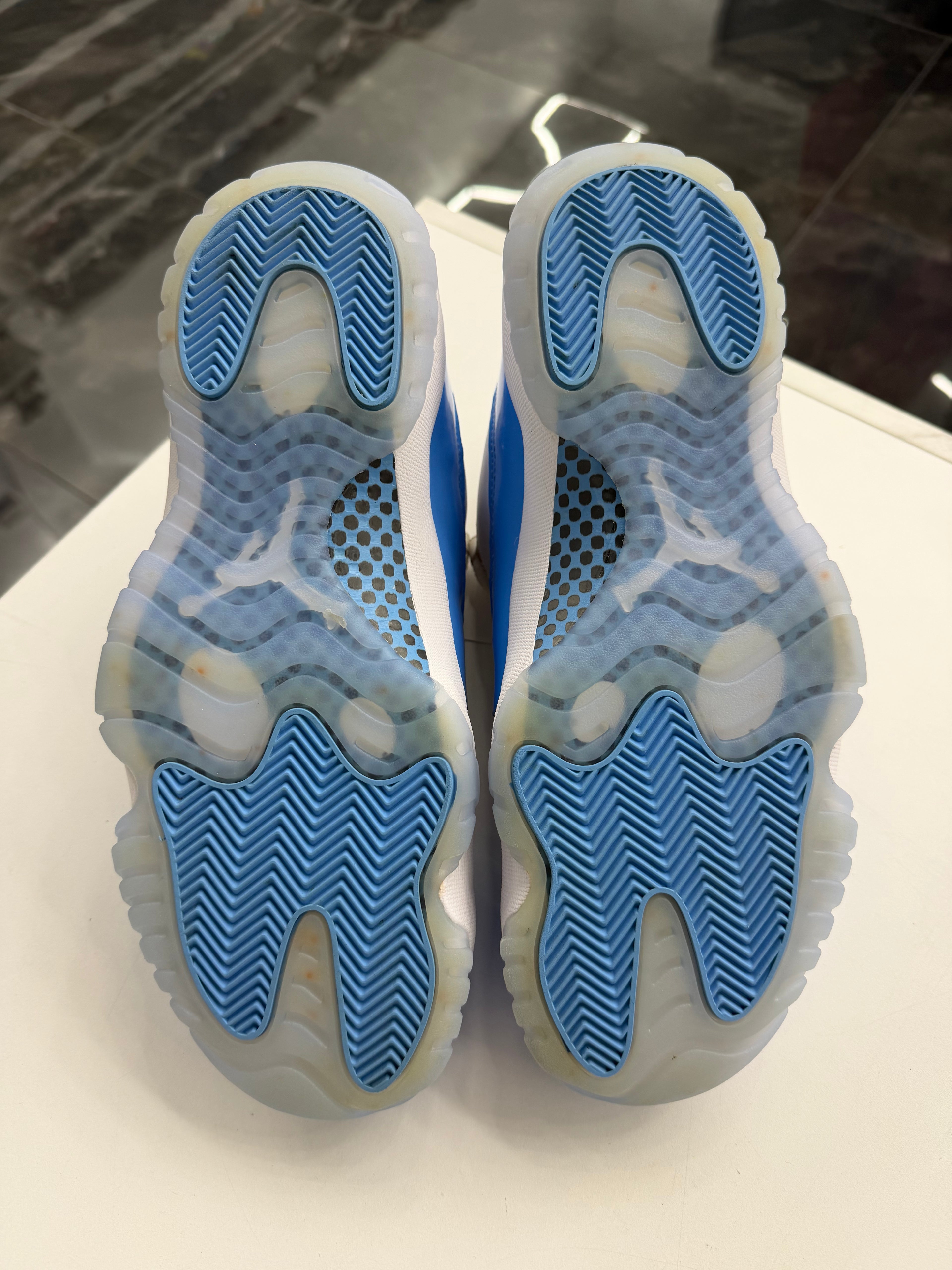 Jordan 11 Retro Low "University Blue"
