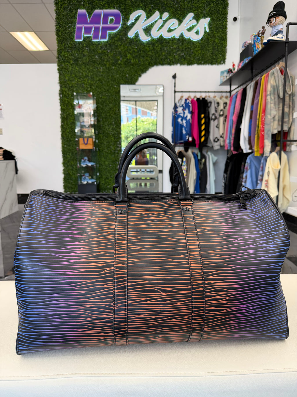 Louis Vuitton Keepall Bandouliere
50 Gradient Electric Sun