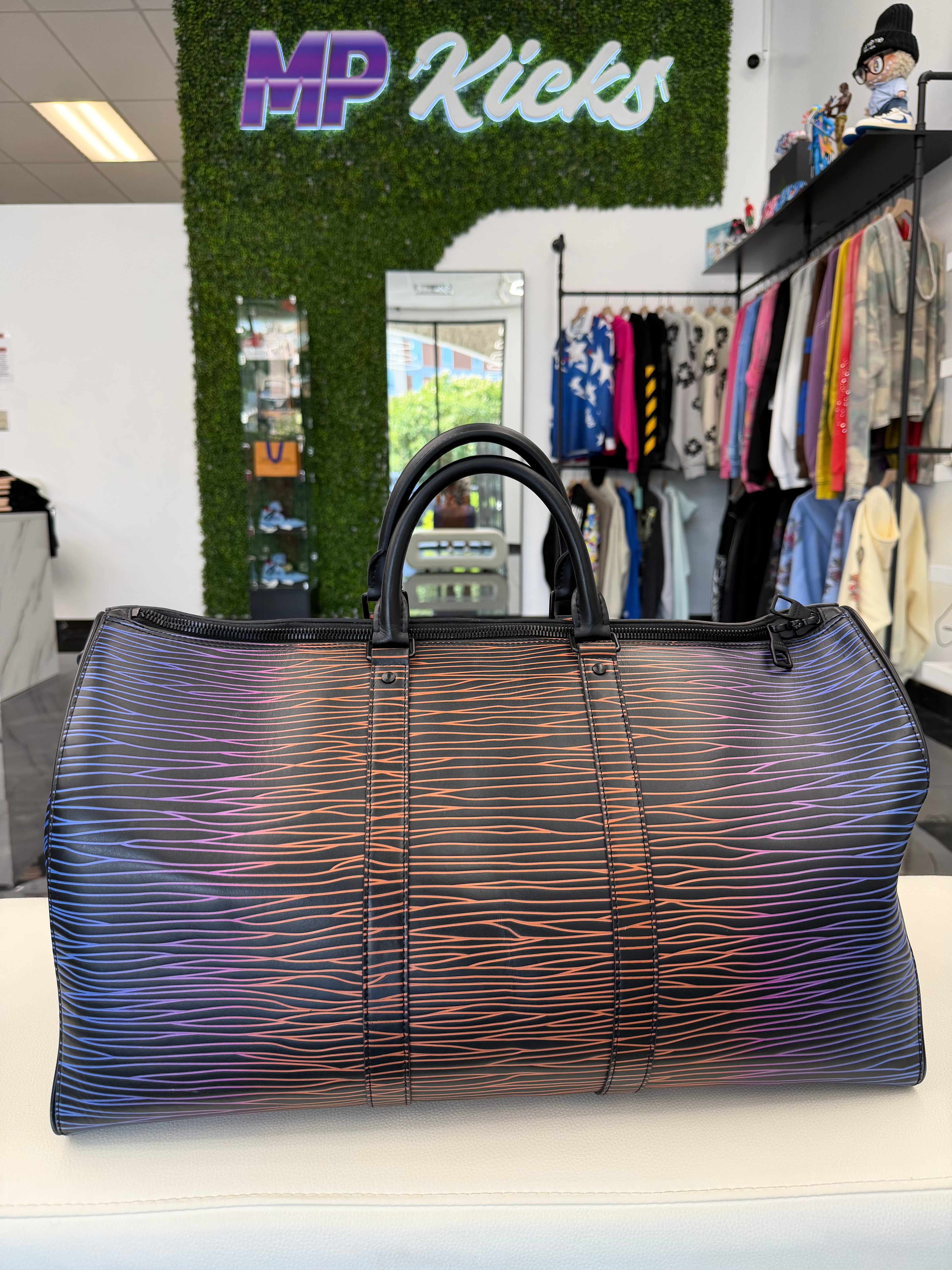 Louis Vuitton Keepall Bandouliere
50 Gradient Electric Sun