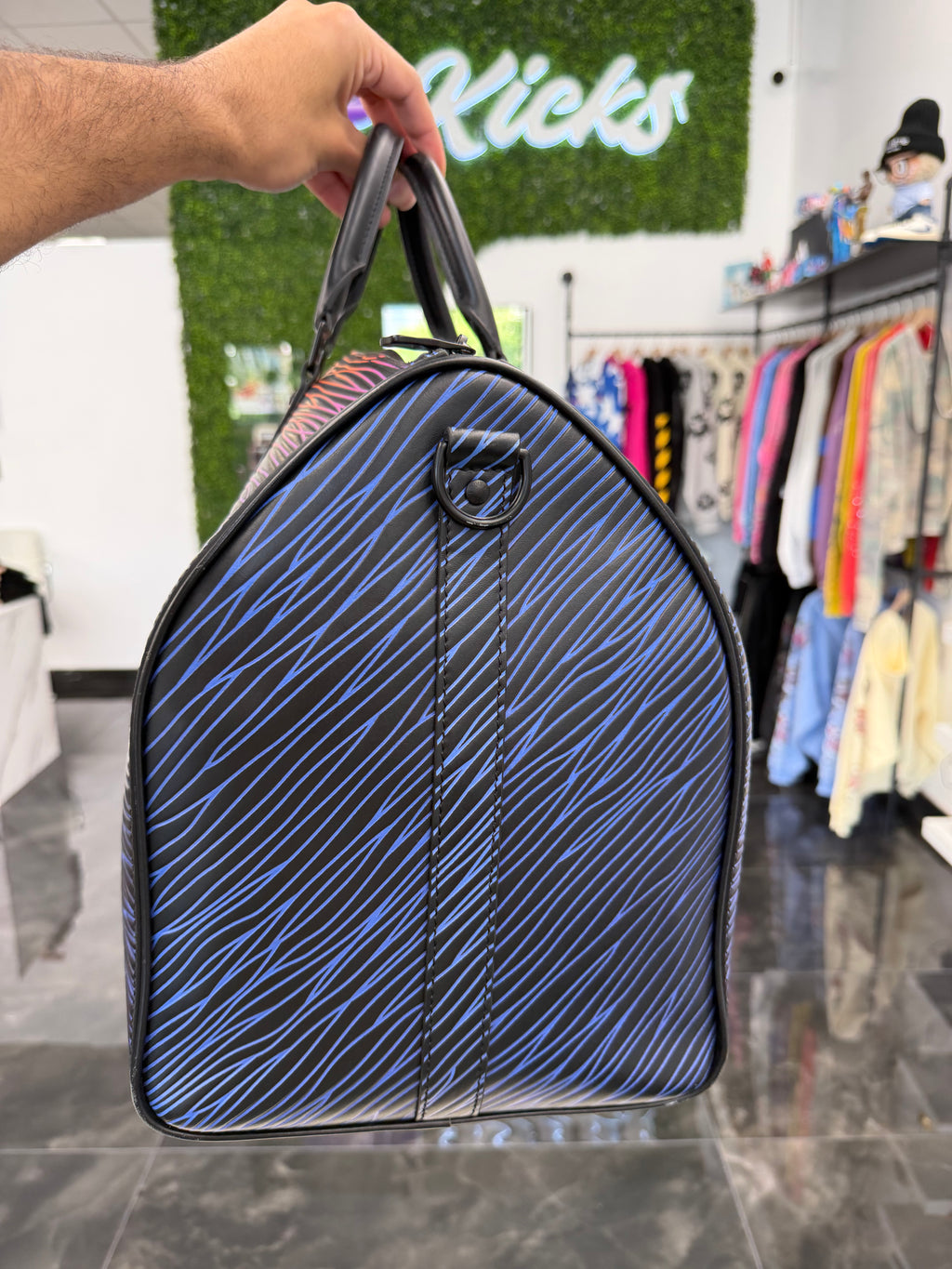Louis Vuitton Keepall Bandouliere
50 Gradient Electric Sun