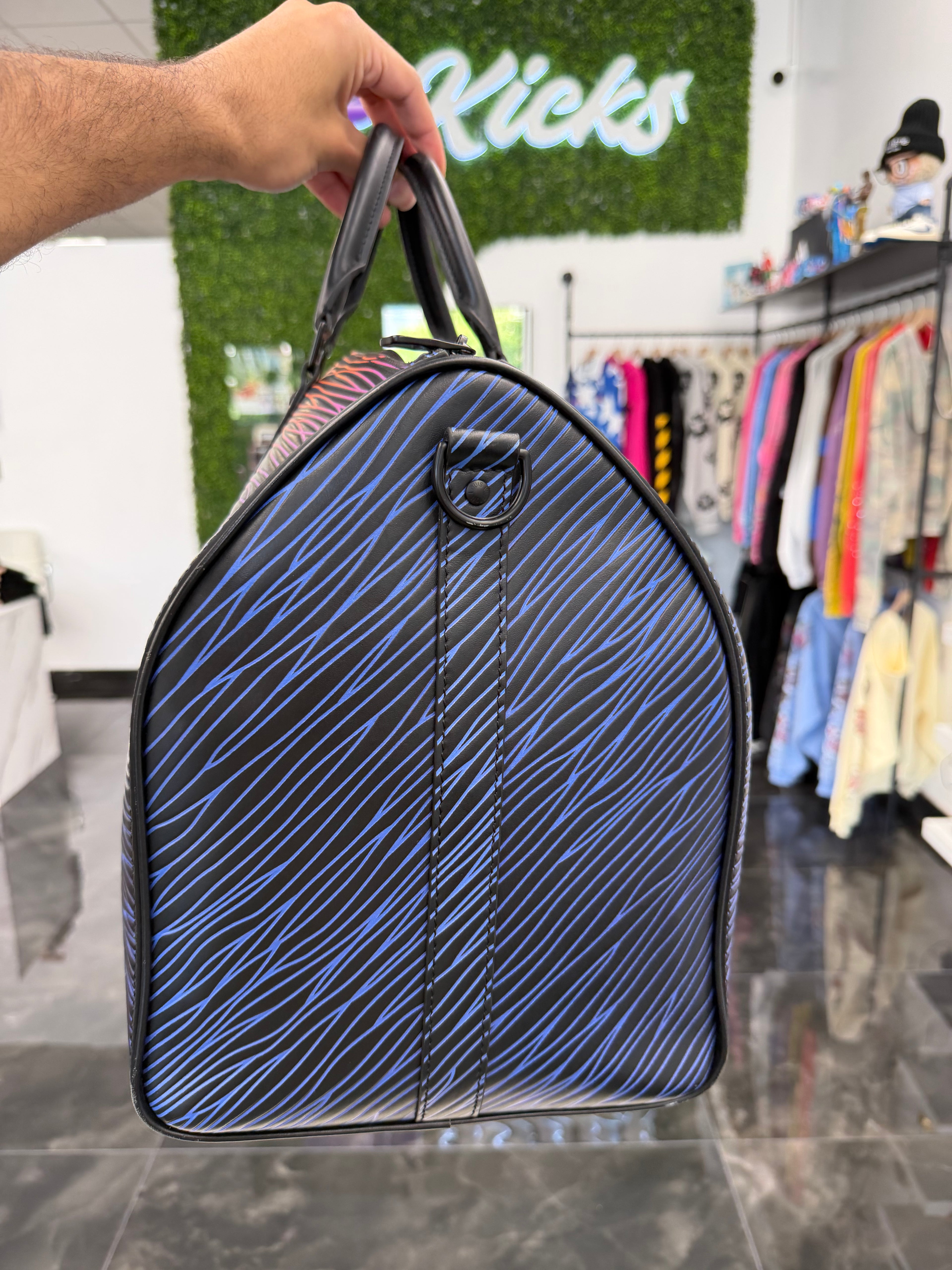 Louis Vuitton Keepall Bandouliere
50 Gradient Electric Sun