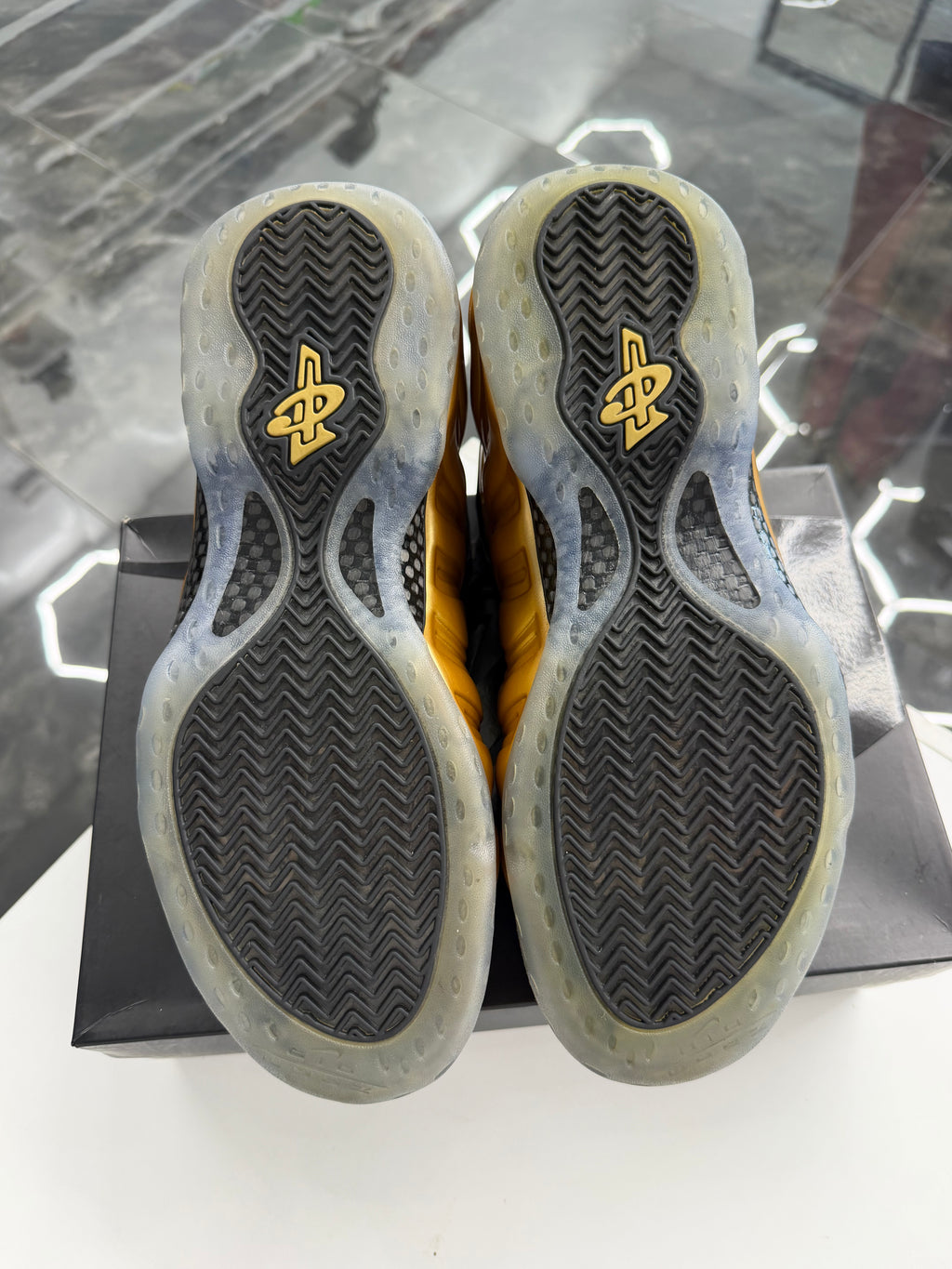 Nike Air Foamposite One Metallic Gold