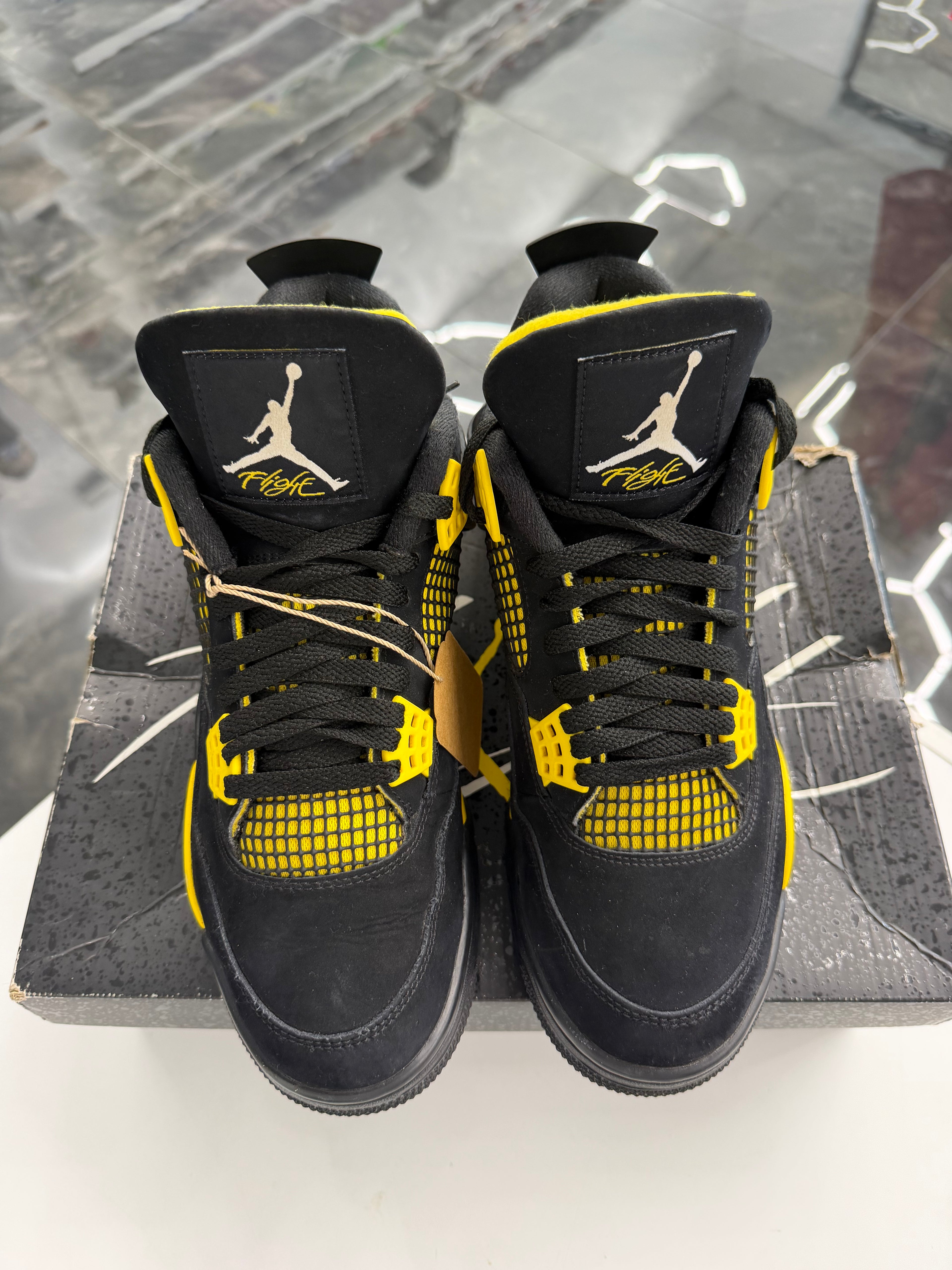 Jordan 4 Retro Thunder (2023)