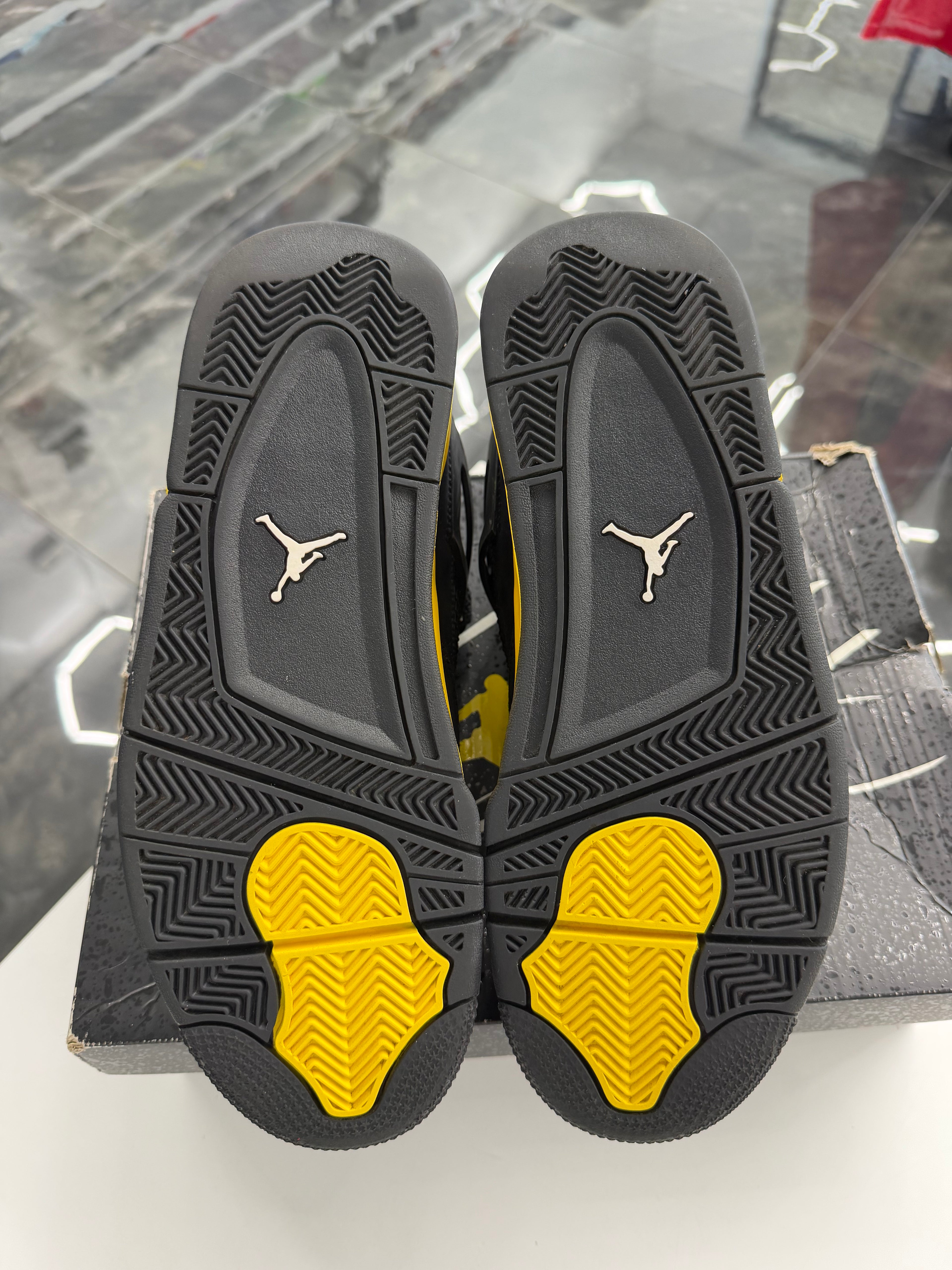 Jordan 4 Retro Thunder (2023)